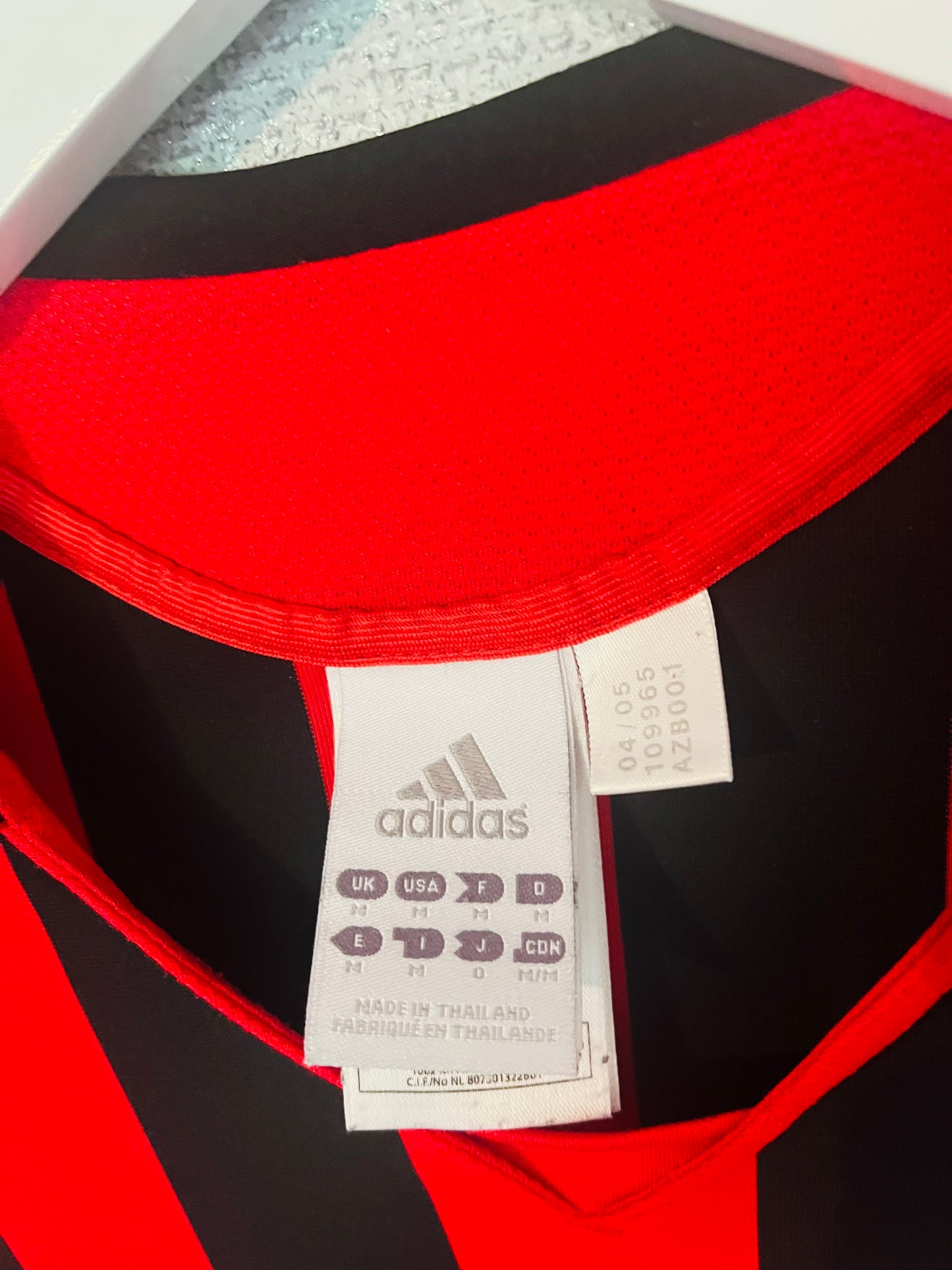 AC Milan home football shirt
2005/06 Kaka Medium