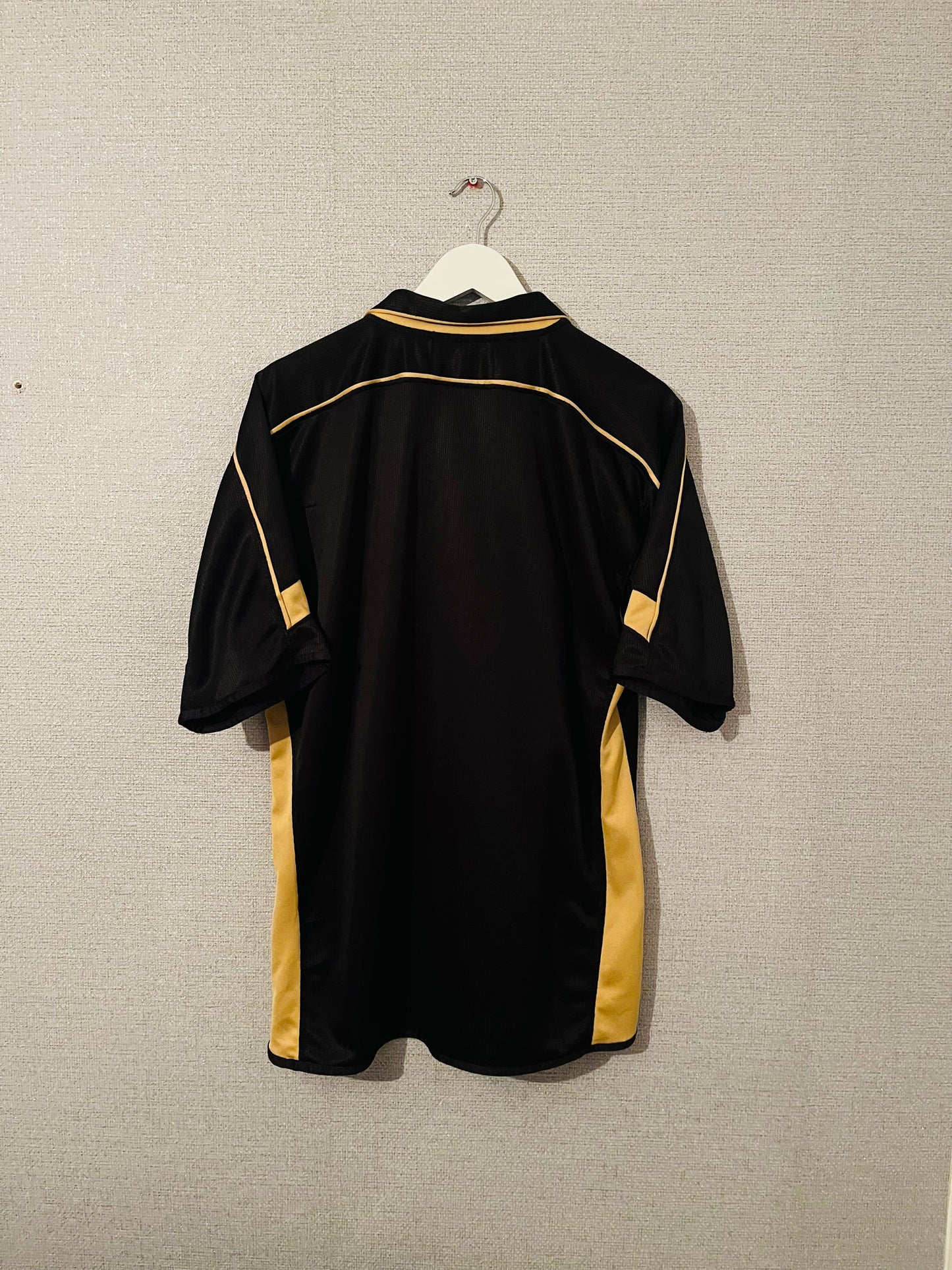 Glasgow Celtic away football shirt
2003/04 XL