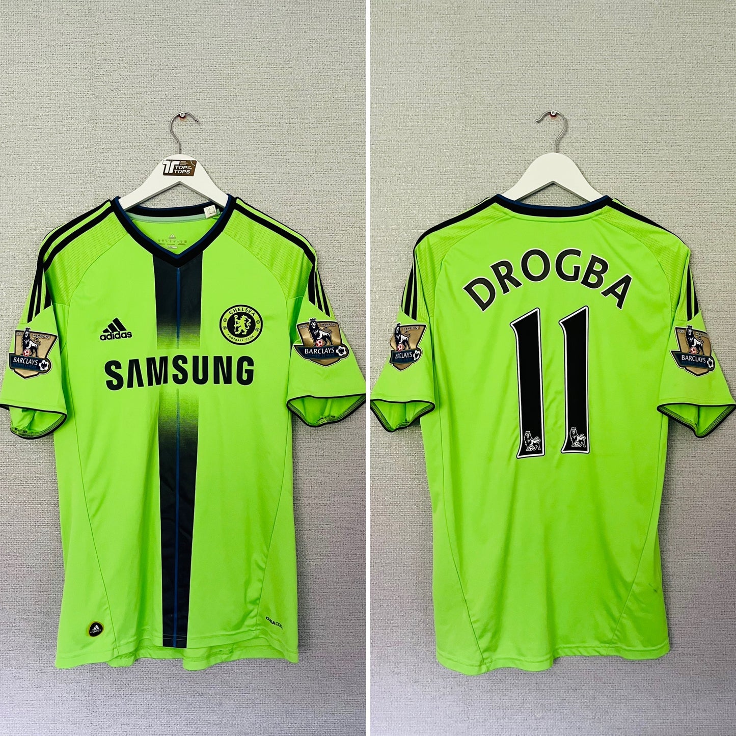 Chelsea third football shirt
2010/11 Drogba Medium
