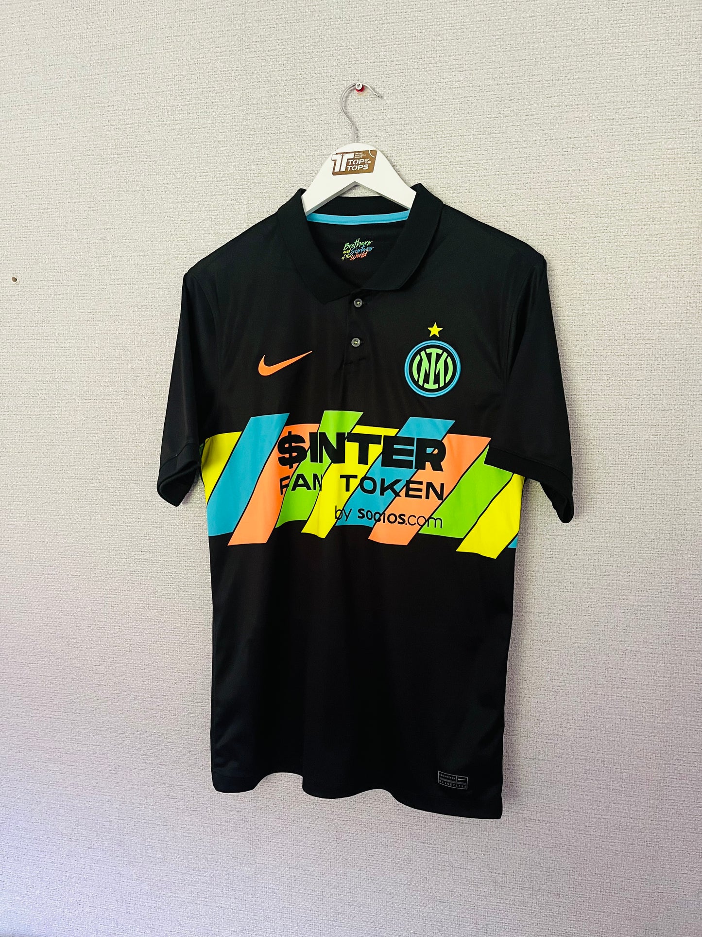 Inter Milan third football shirt
2021/22 Lautaro Martinez Medium