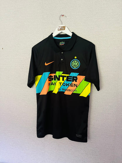 Inter Milan third football shirt
2021/22 Lautaro Martinez Medium