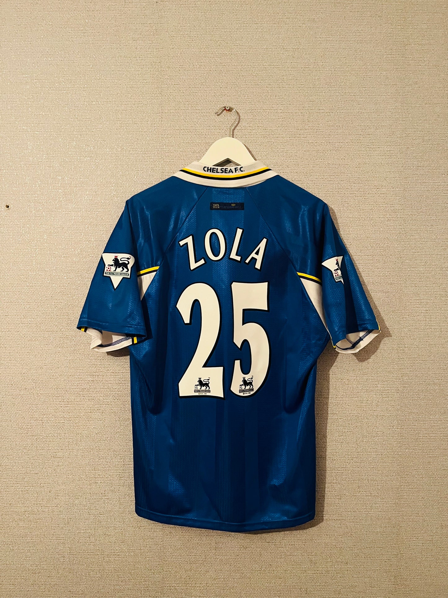 Chelsea home football shirt 1997/99 Zola Medium