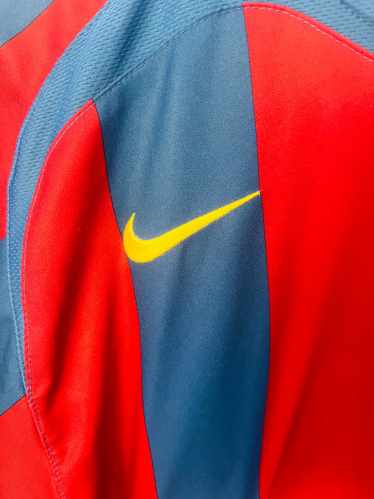 Barcelona home football shirt 2004/05 Messi Medium