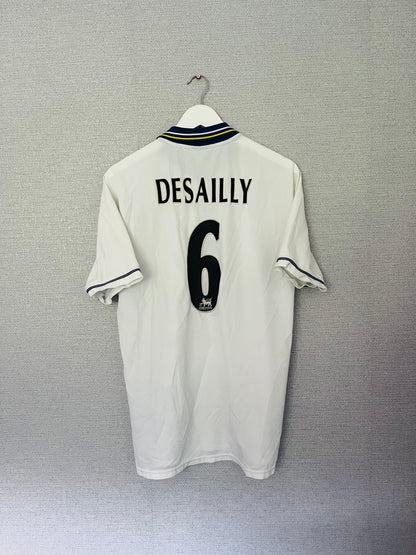 Chelsea away football shirt
1999/2000 Desailly Large