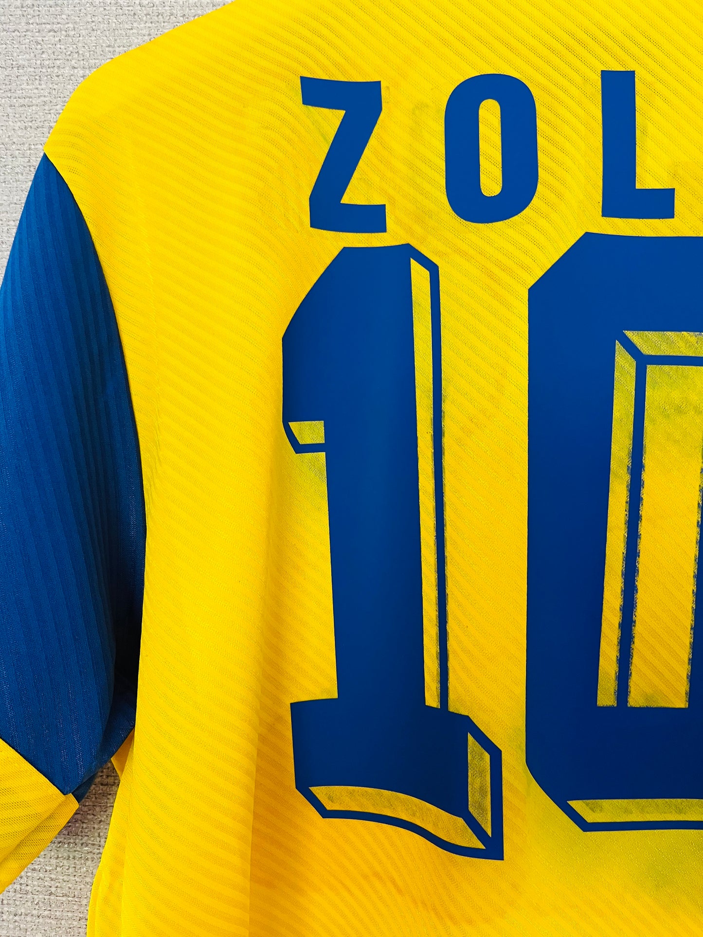 Parma away football shirt
1993/95 Zola Large