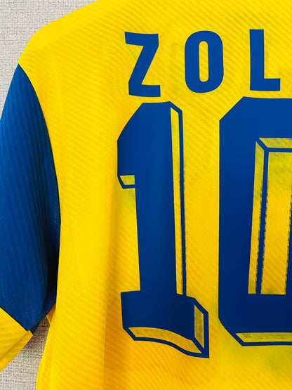 Parma away football shirt
1993/95 Zola Large