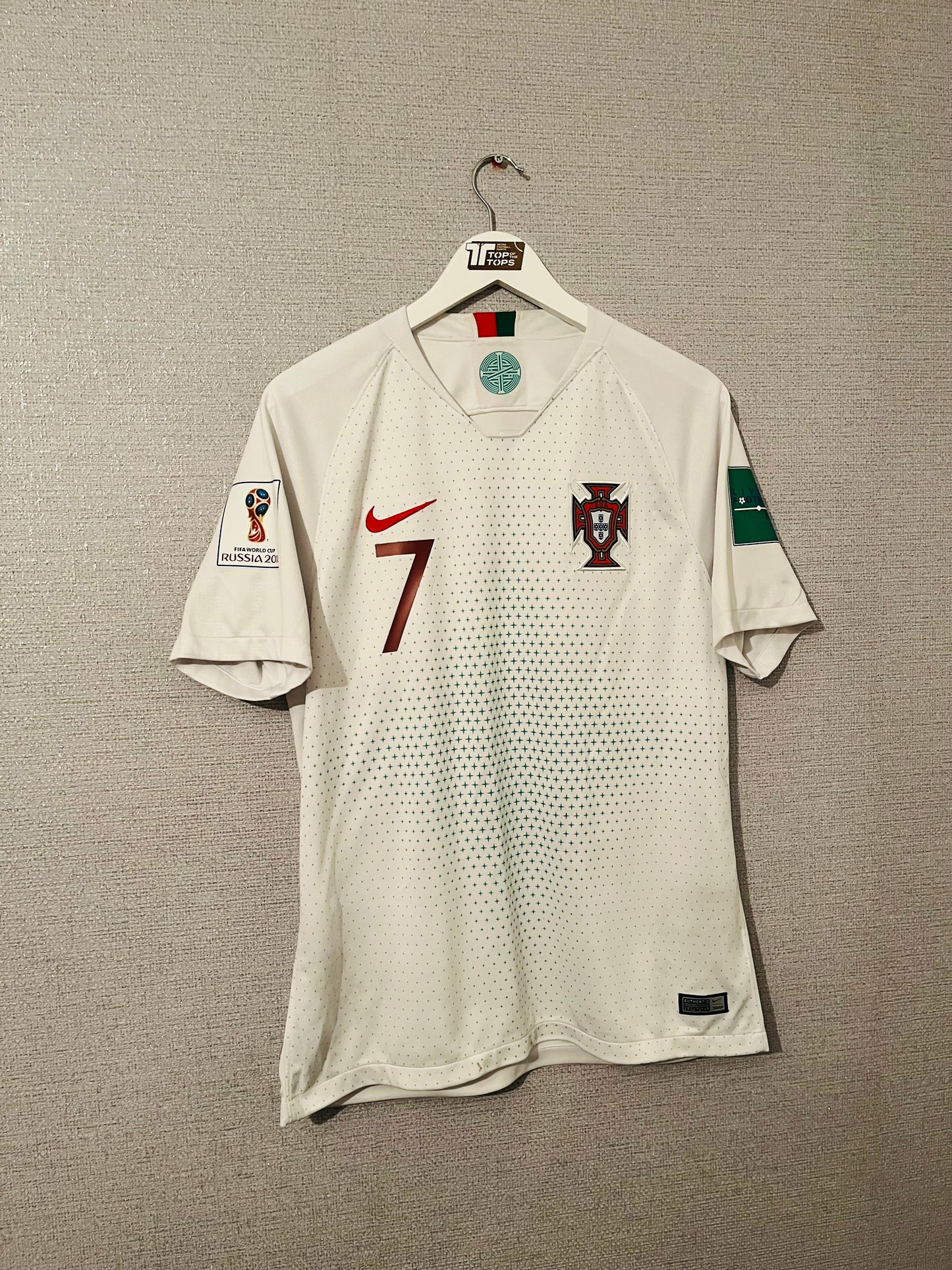 Portugal away football shirt        W/C 2018 CR7 Medium