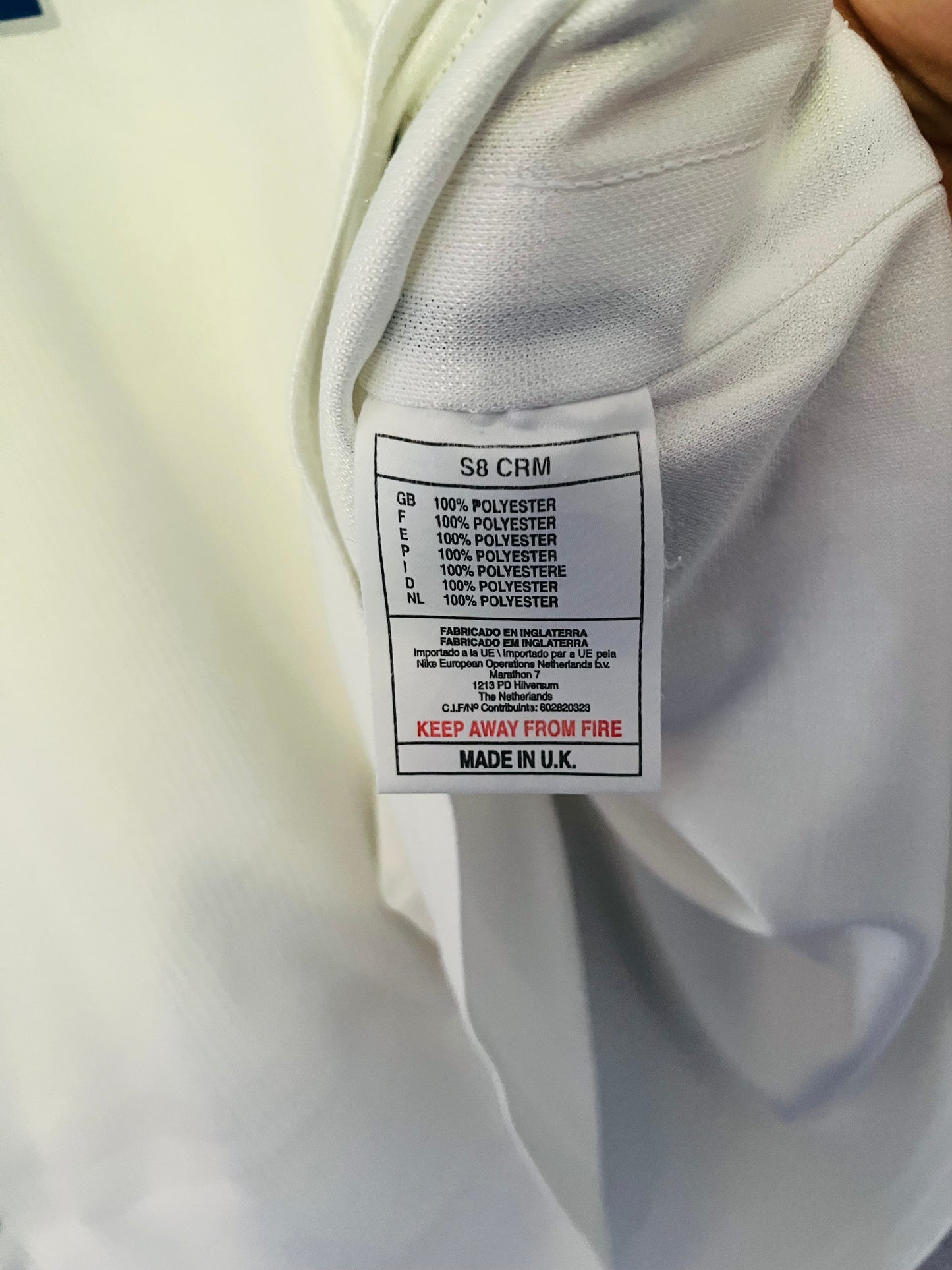 Italy away football shirt
W/C 1998 Baggio Medium