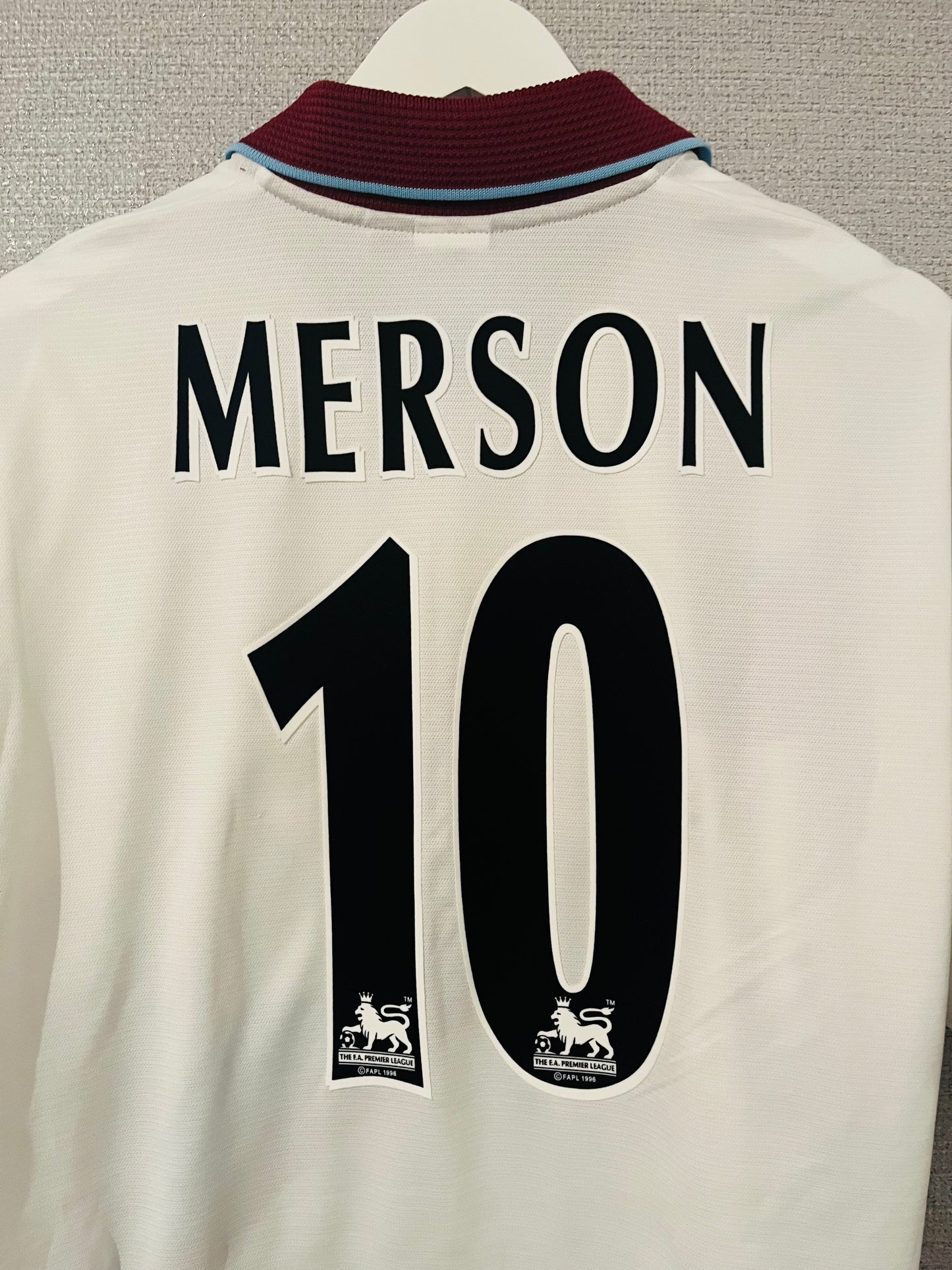 Aston Villa away football shirt 1999/2000 Merson Medium