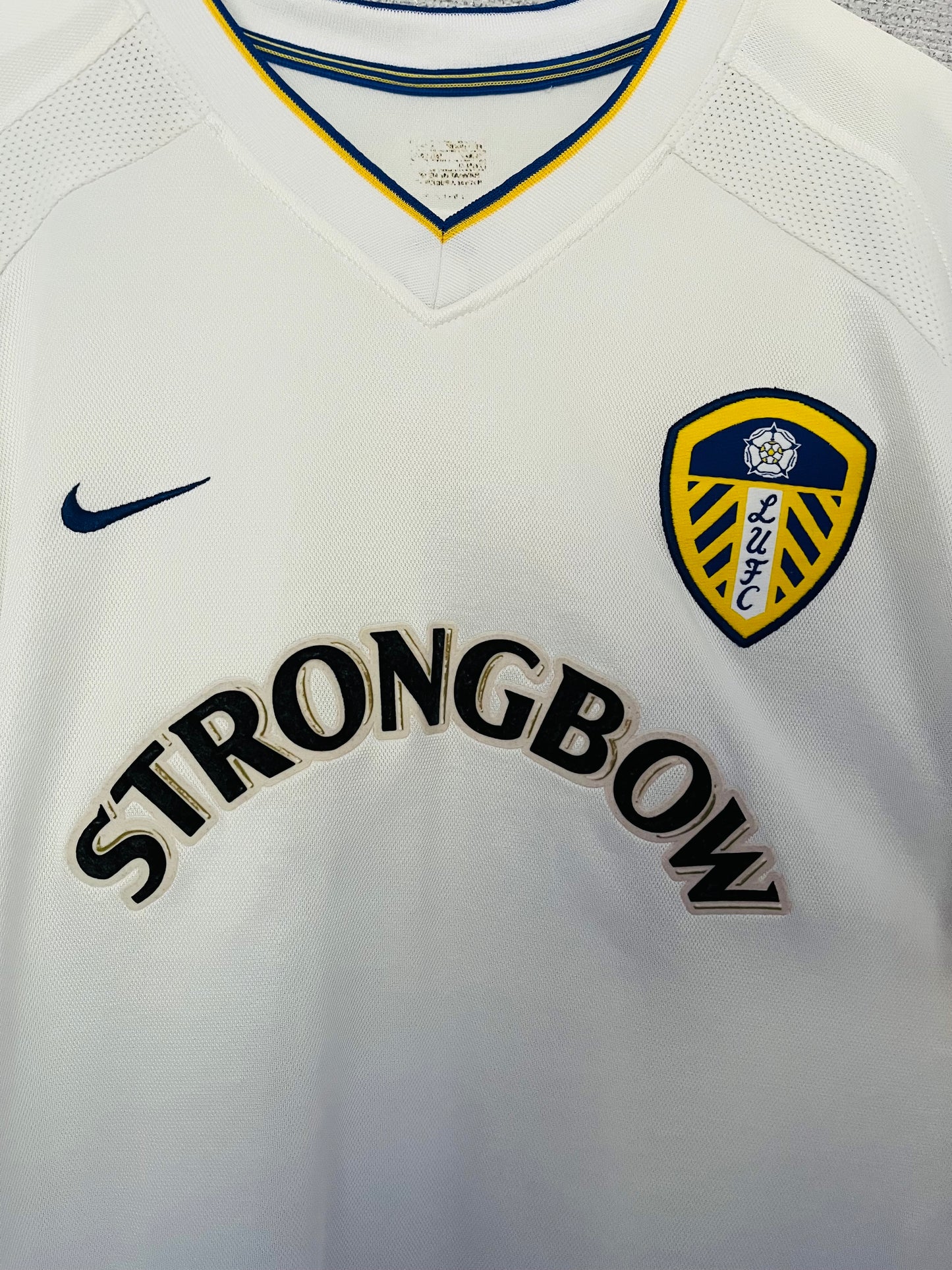 Leeds United home football shirt
2000/02 Harte Medium