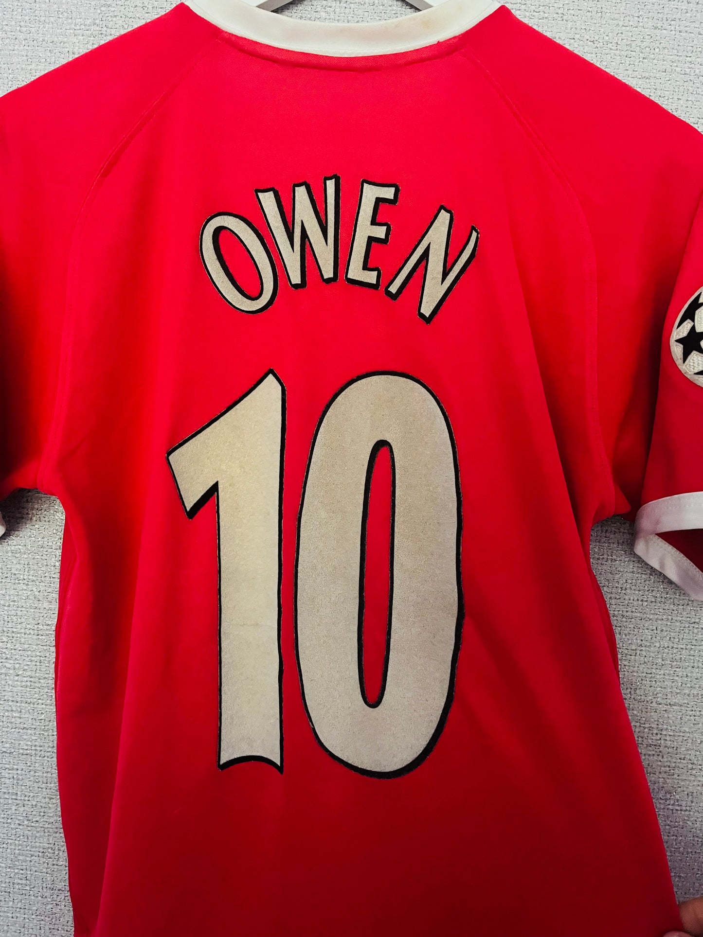 Liverpool home football shirt
2001/03 Owen Small