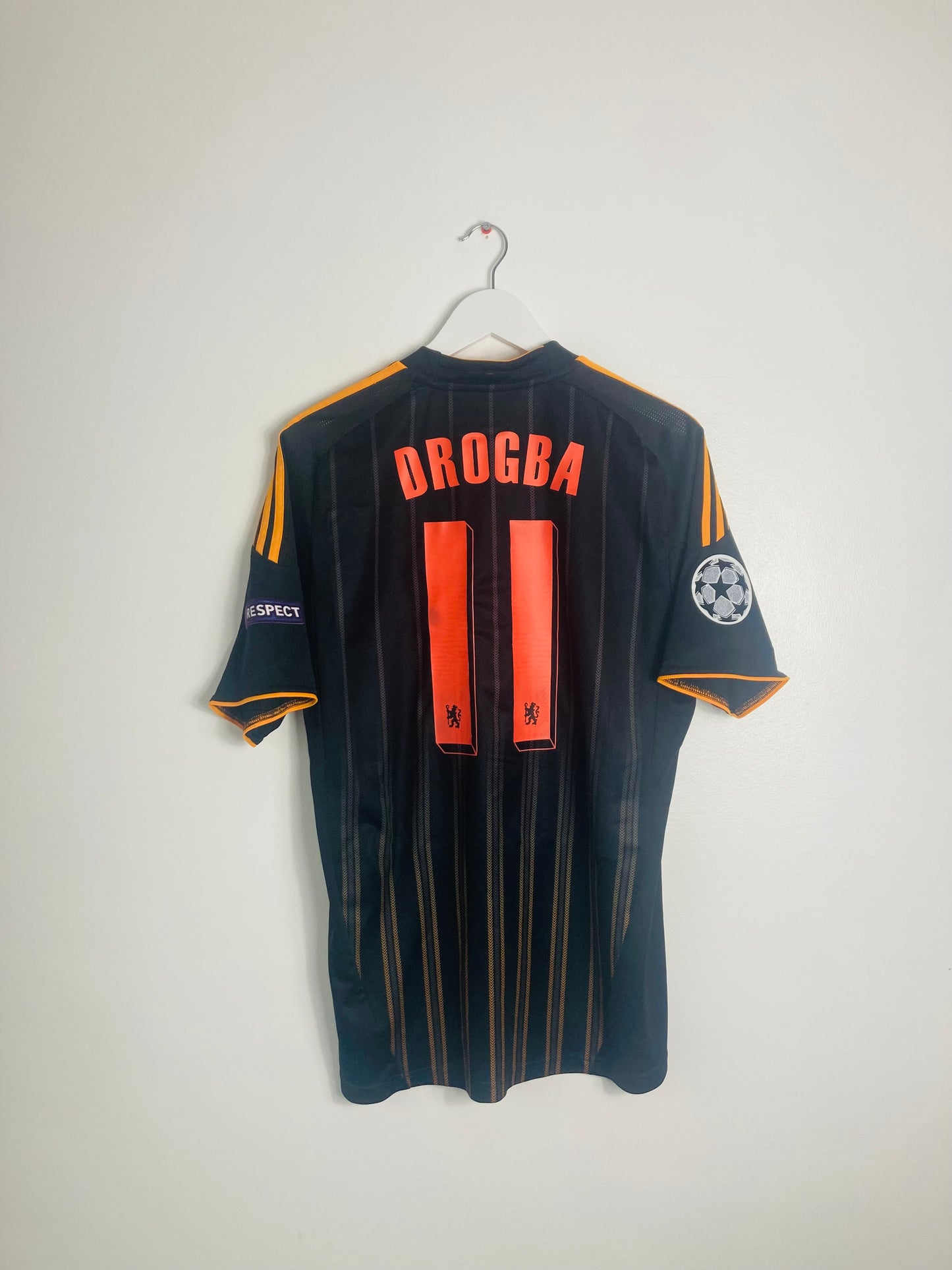 Chelsea away football shirt 2010/11 medium Drogba