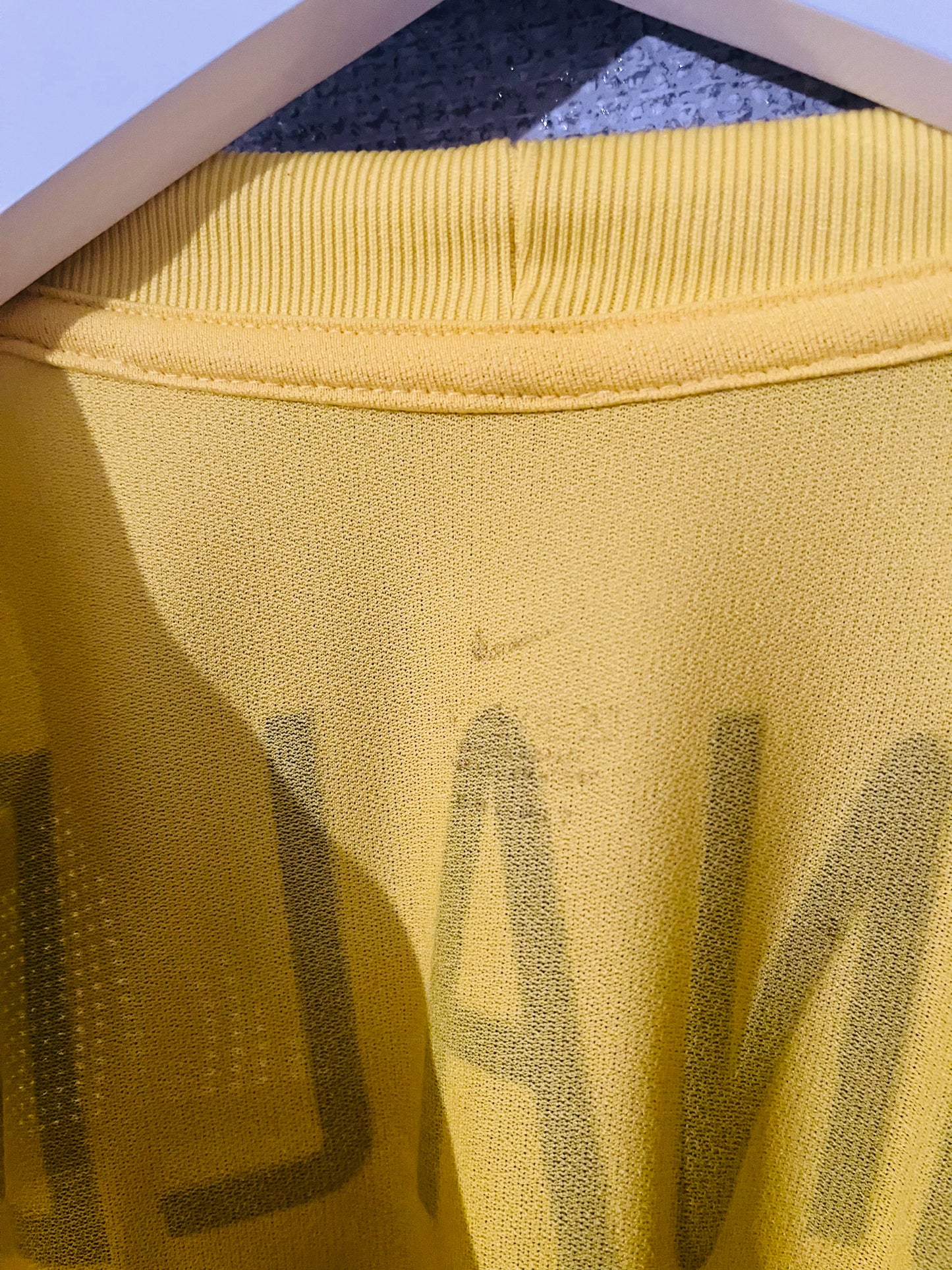 Brazil home football shirt            W/C 2002 R9 Medium