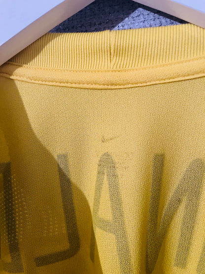 Brazil home football shirt            W/C 2002 R9 Medium