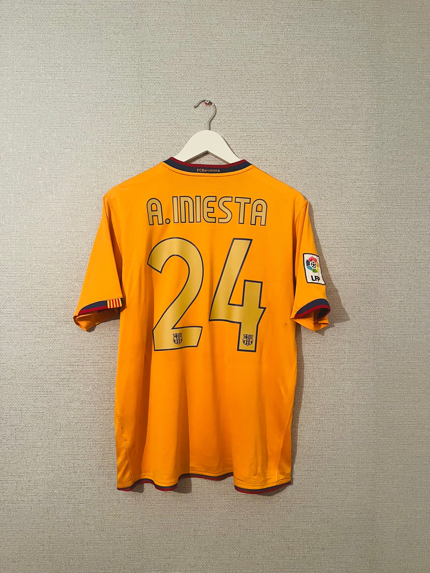 Barcelona away football shirt 2006/07 Iniesta Medium