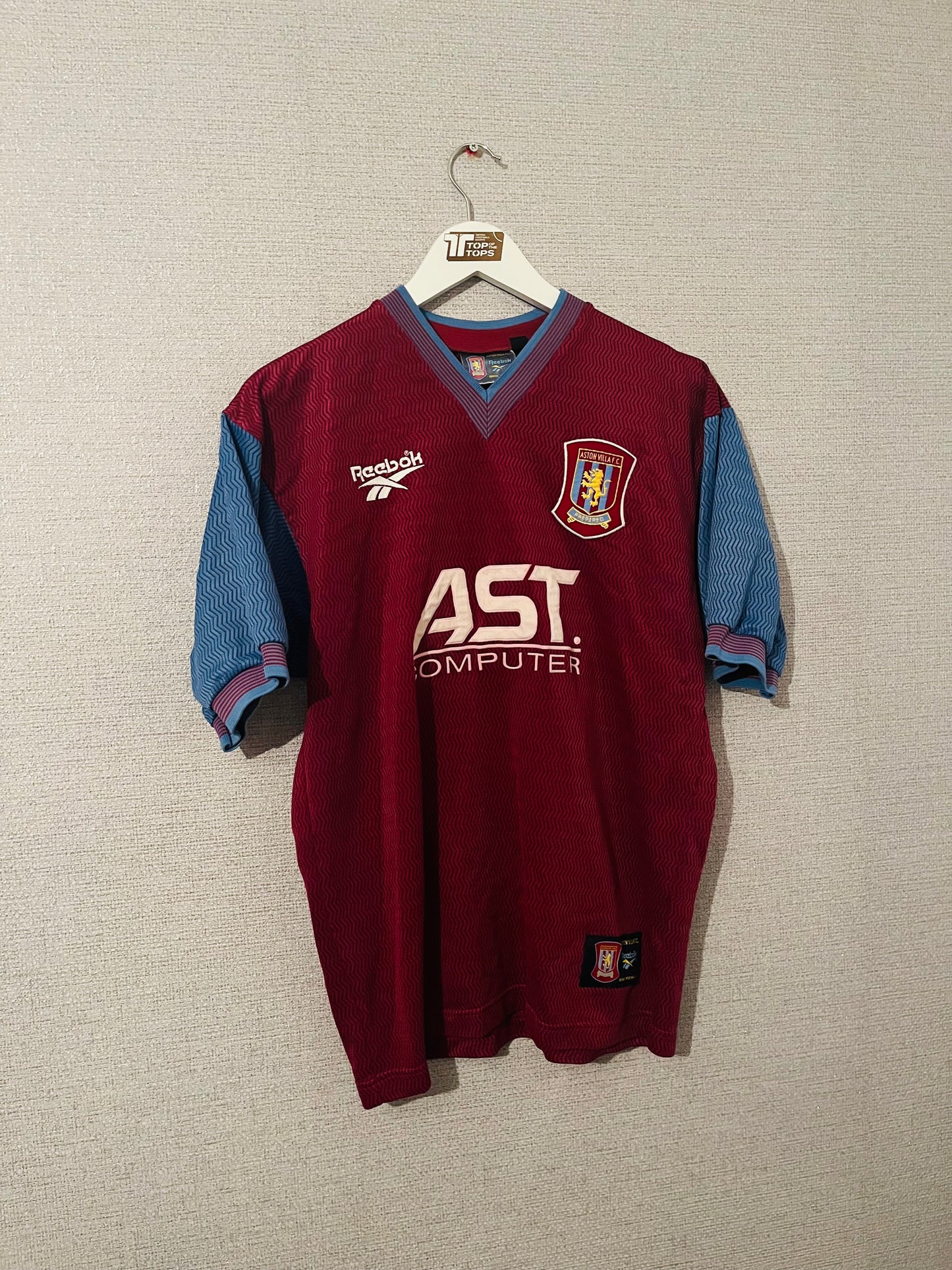 Aston Villa home football shirt
1997/98 Yorke Medium