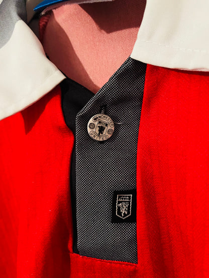 Manchester United home football shirt 1996/97 Cantona Medium