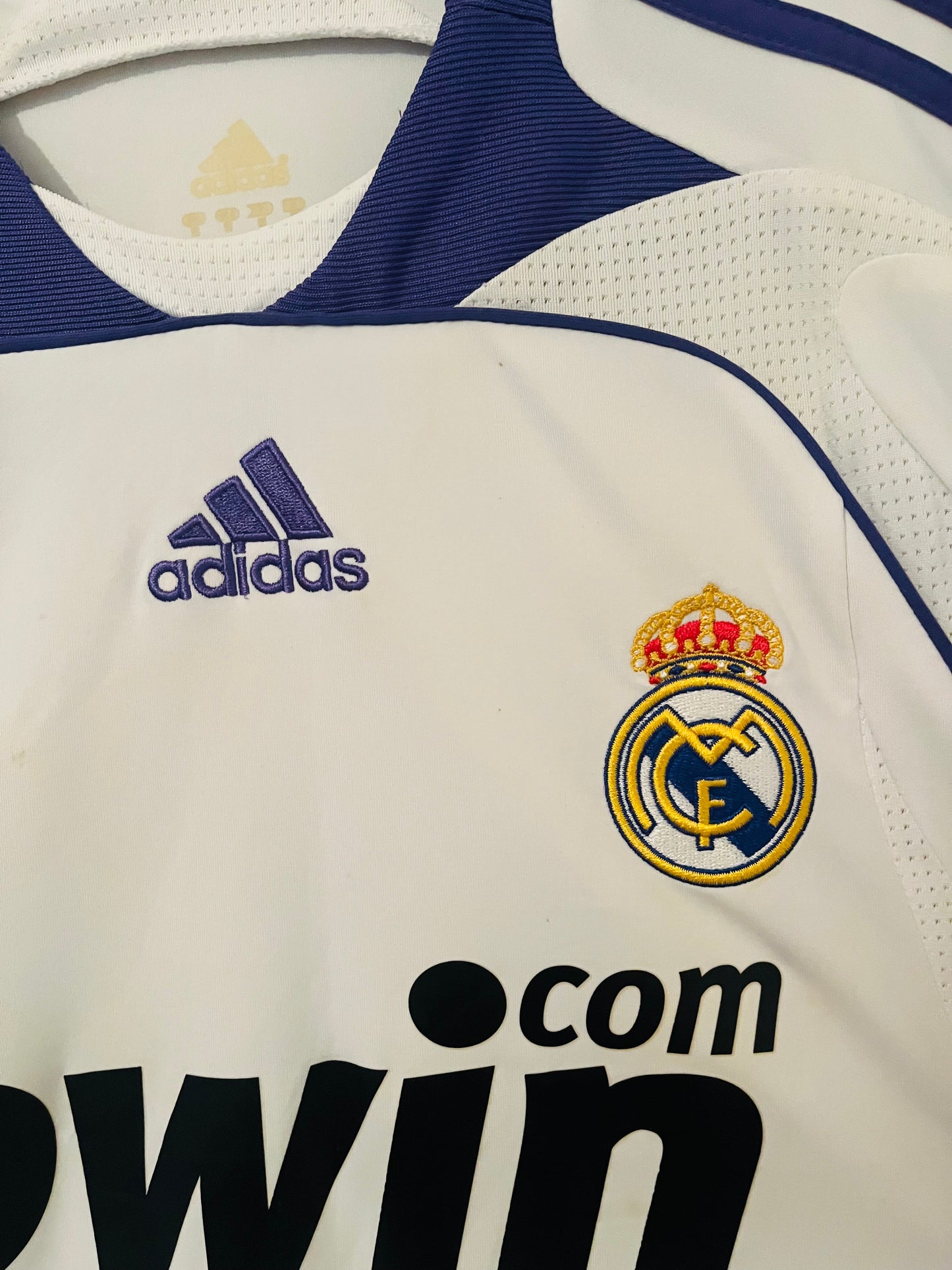 Real Madrid home football shirt
2007/08 Guti Medium