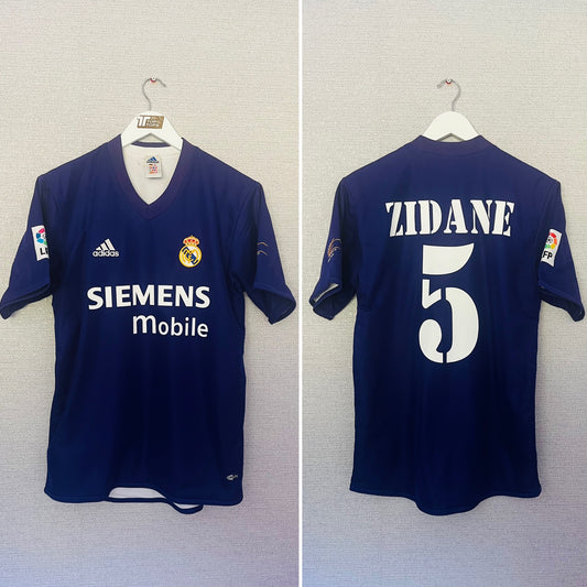 Real Madrid third reversible football shirt
2002/03 Zidane Small