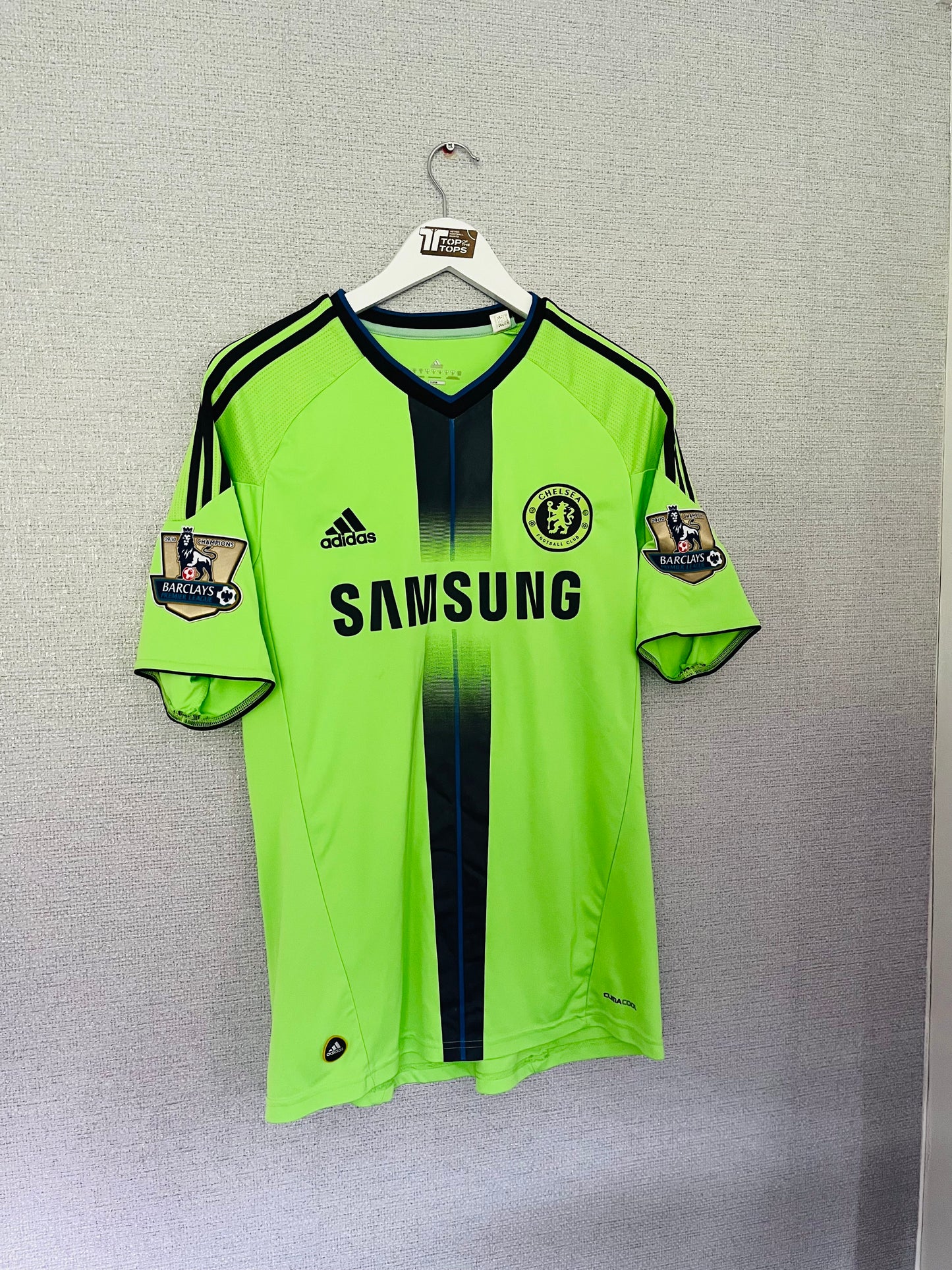 Chelsea third football shirt
2010/11 Drogba Medium