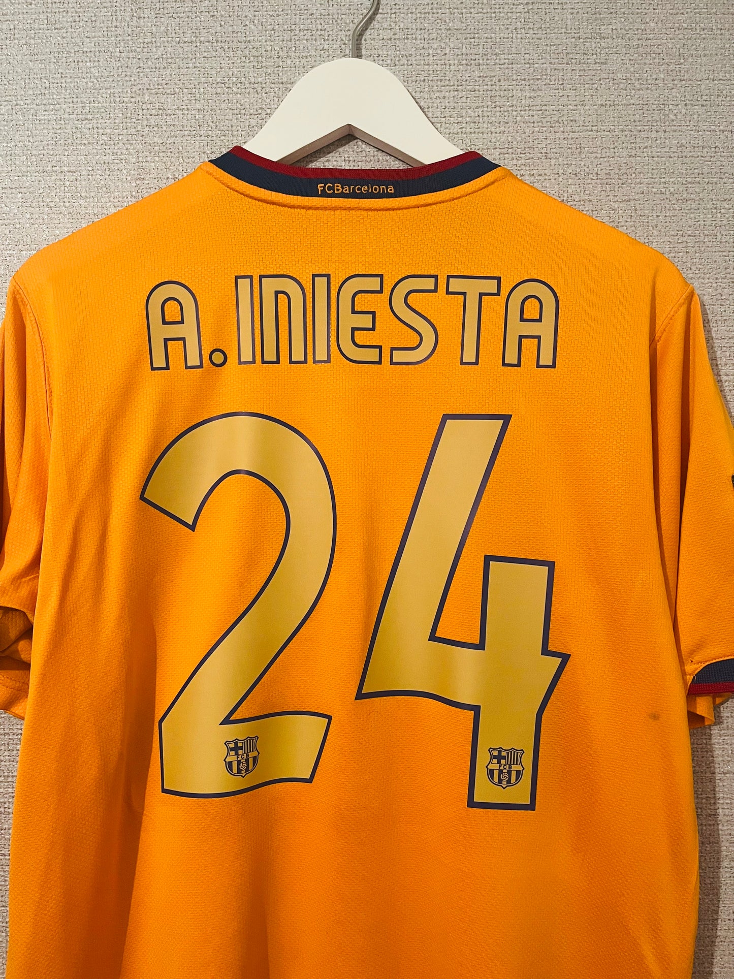 Barcelona away football shirt 2006/07 Iniesta Medium
