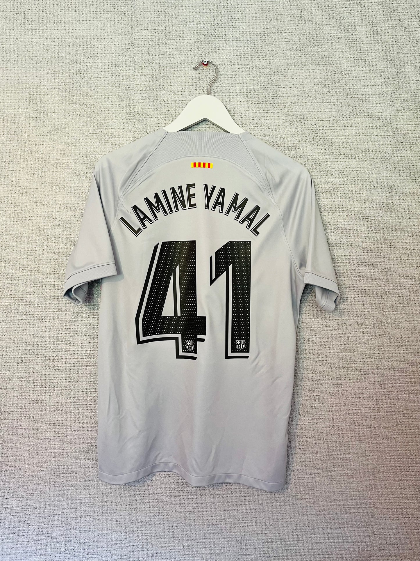 Barcelona third football shirt
2022/23 Lamine Yamal Medium