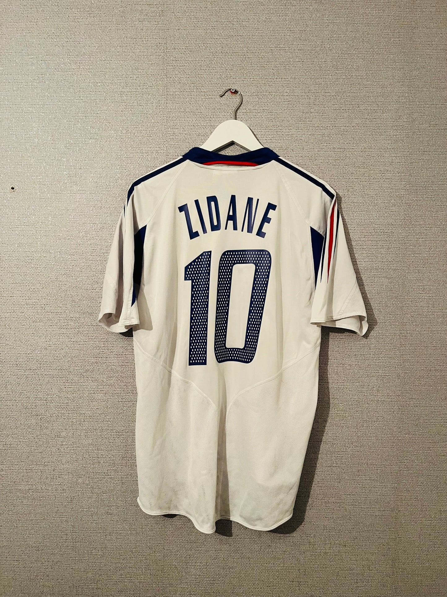 France away football shirt
Euro 2004 Zidane Large