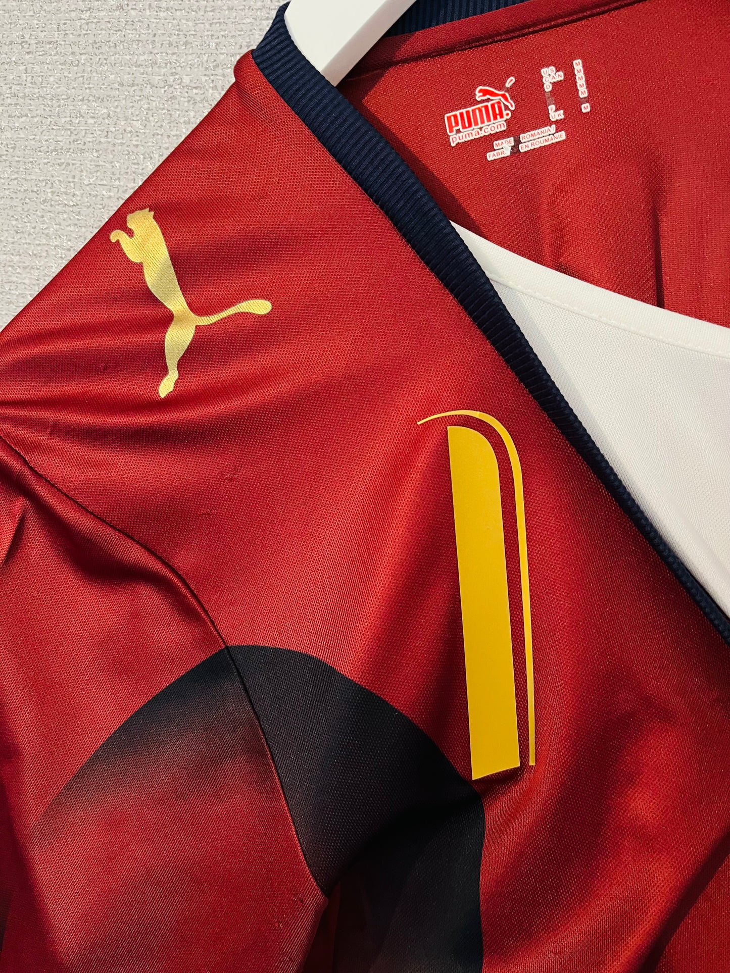 Italy goalkeeper football shirt 2006/07 Buffon Medium