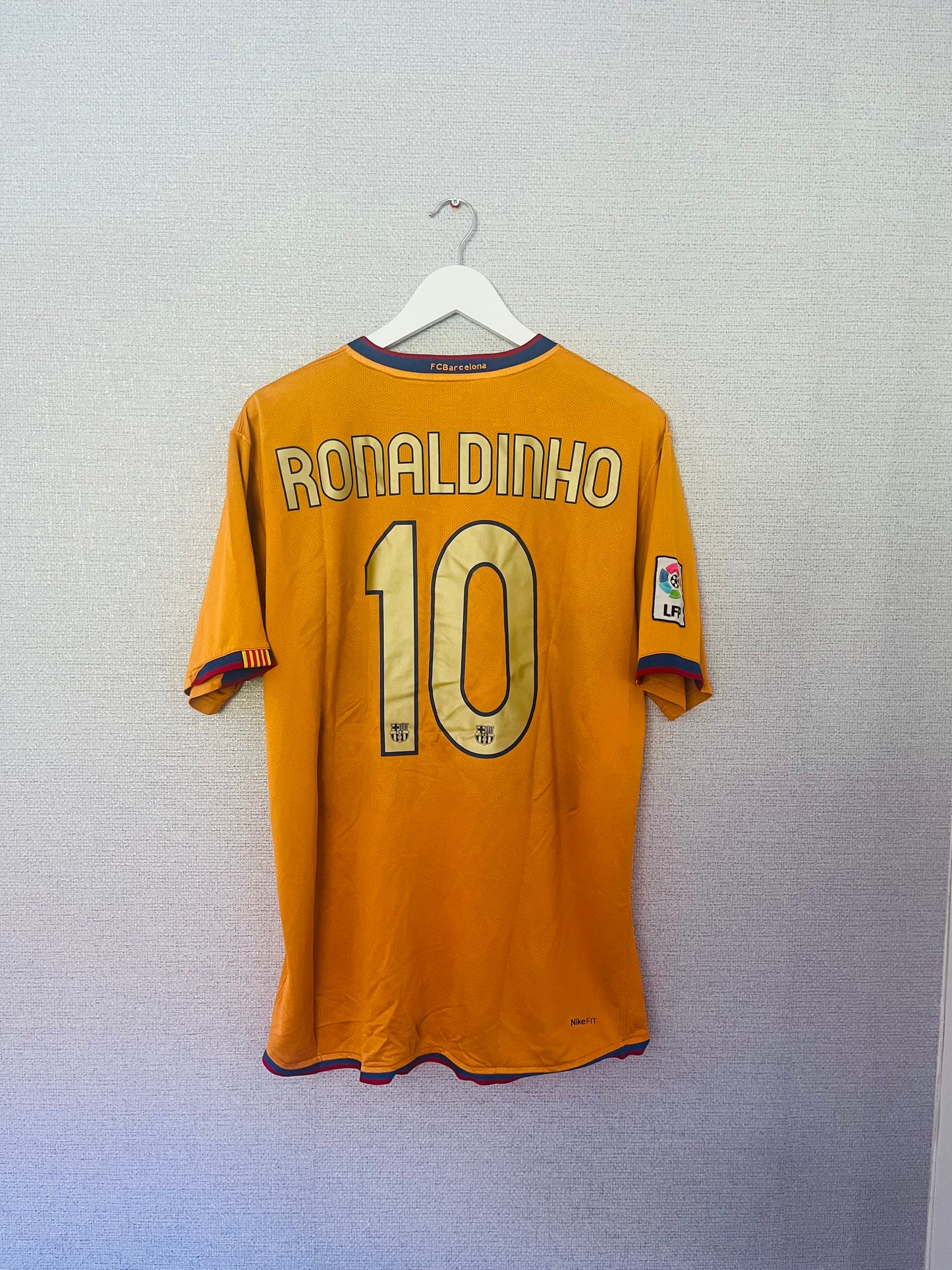 Barcelona away football shirt 2006/07 Ronaldinho Large