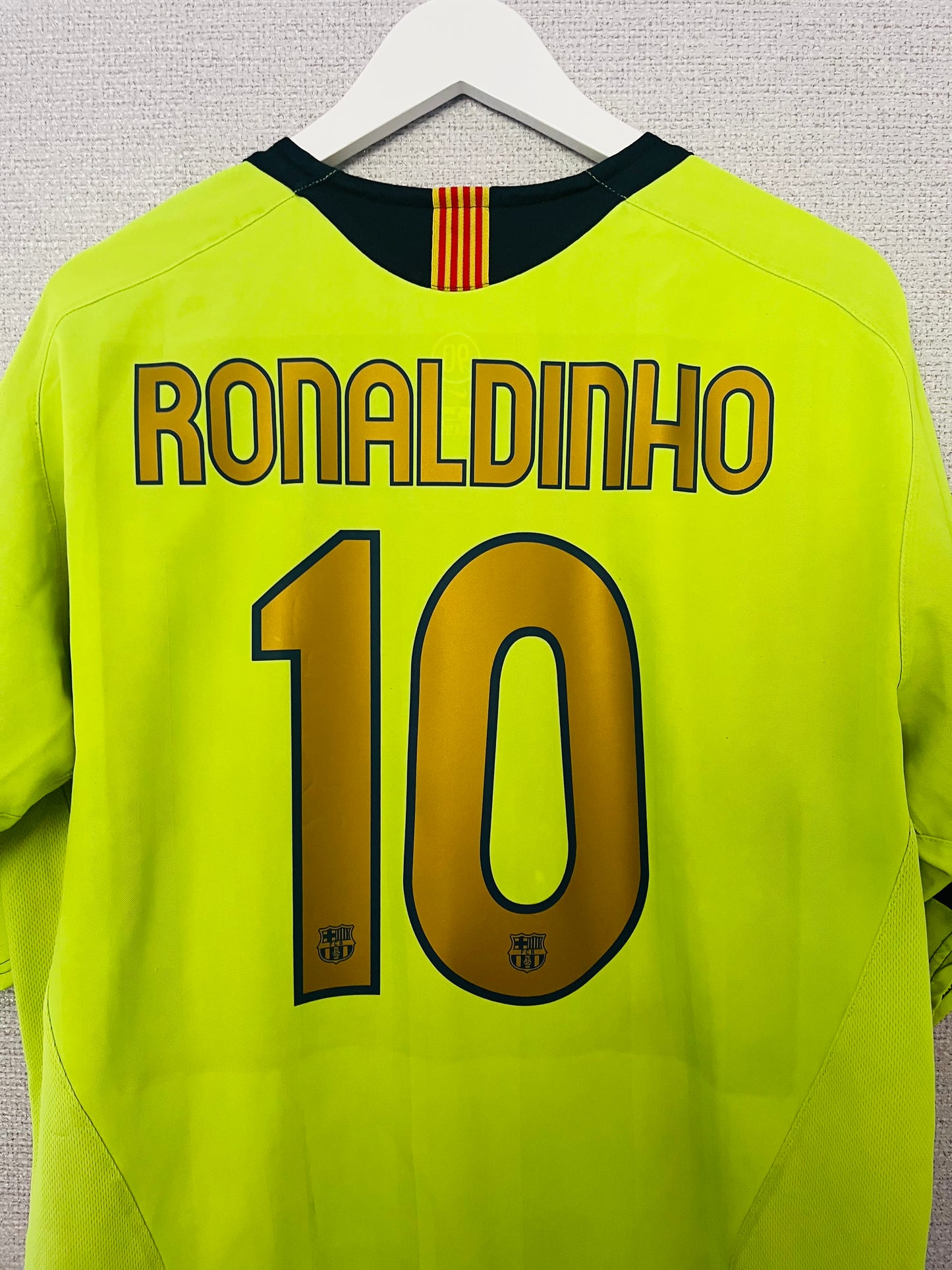 Barcelona third football shirt 2006/07 Ronaldinho XL