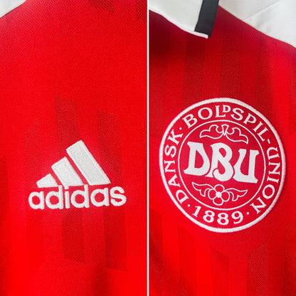 Denmark home football shirt
Euro 2012 Bendtner XL