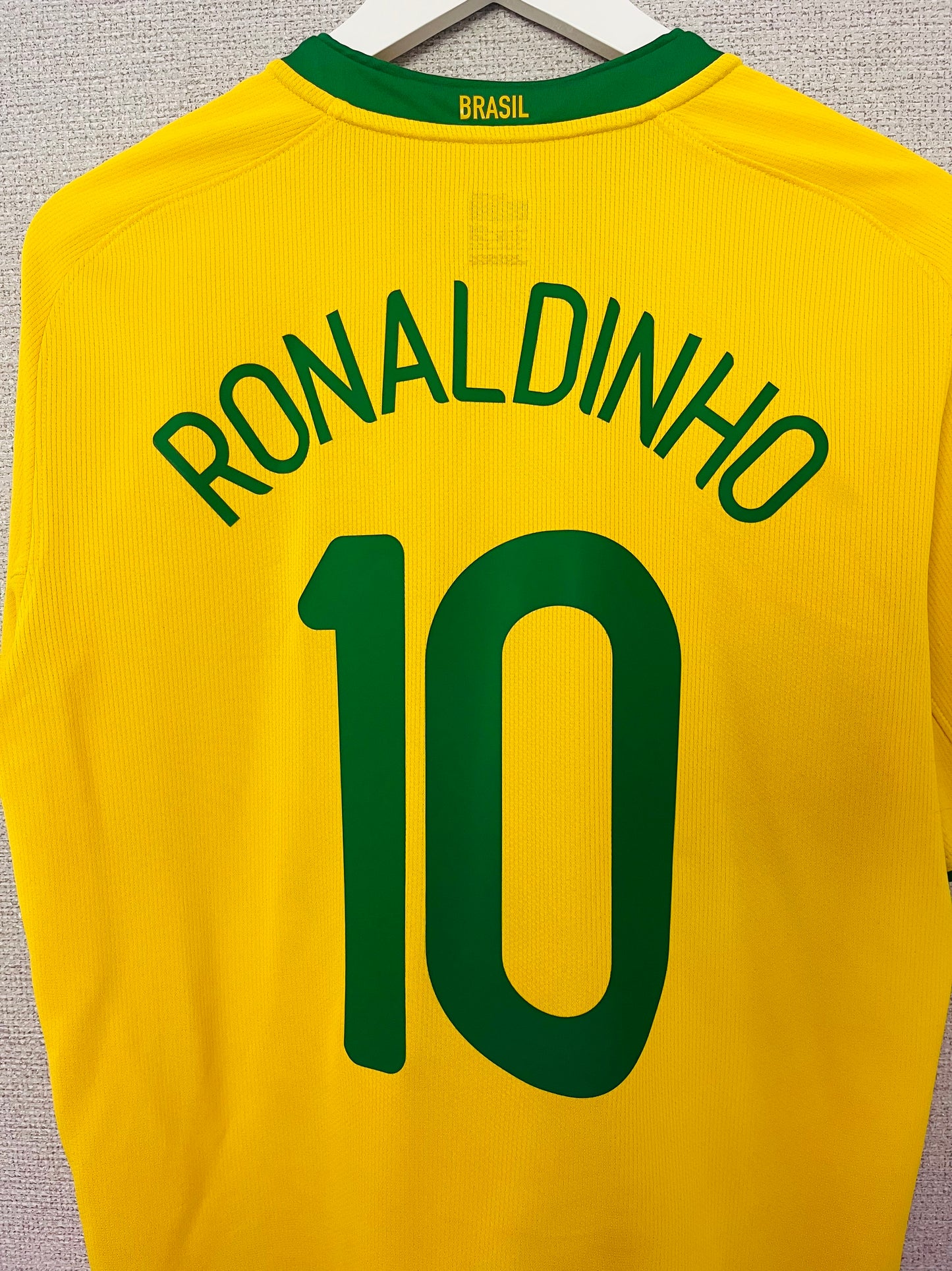 Brazil home football shirt 2008/10 Ronaldinho Medium