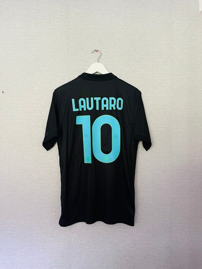 Inter Milan third football shirt
2021/22 Lautaro Martinez Medium