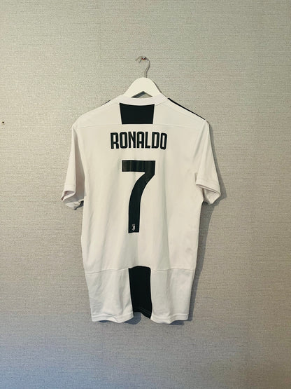 Juventus home football shirt 2018/19 CR7 Large