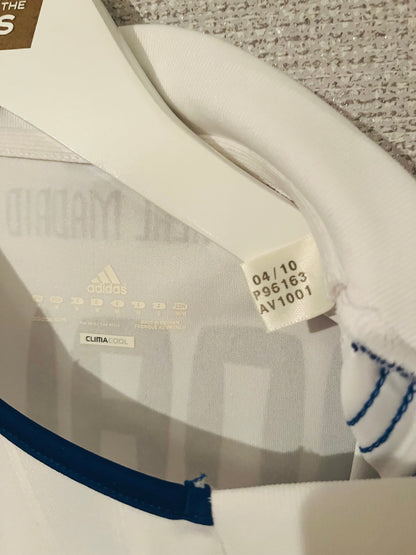 Real Madrid home football shirt
2010/11 CR7 Medium