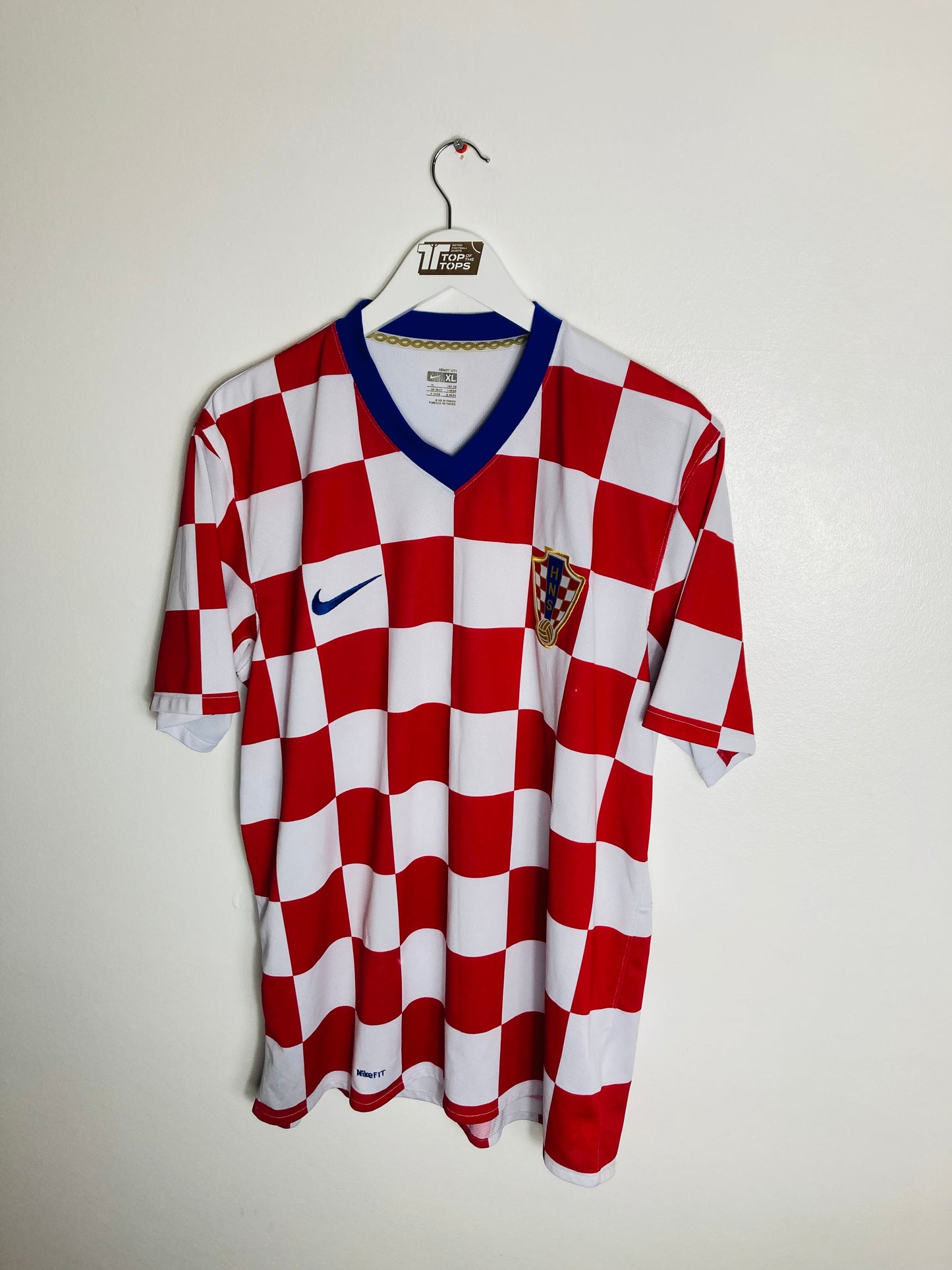 Croatia home football shirt

Modric 2008 XL