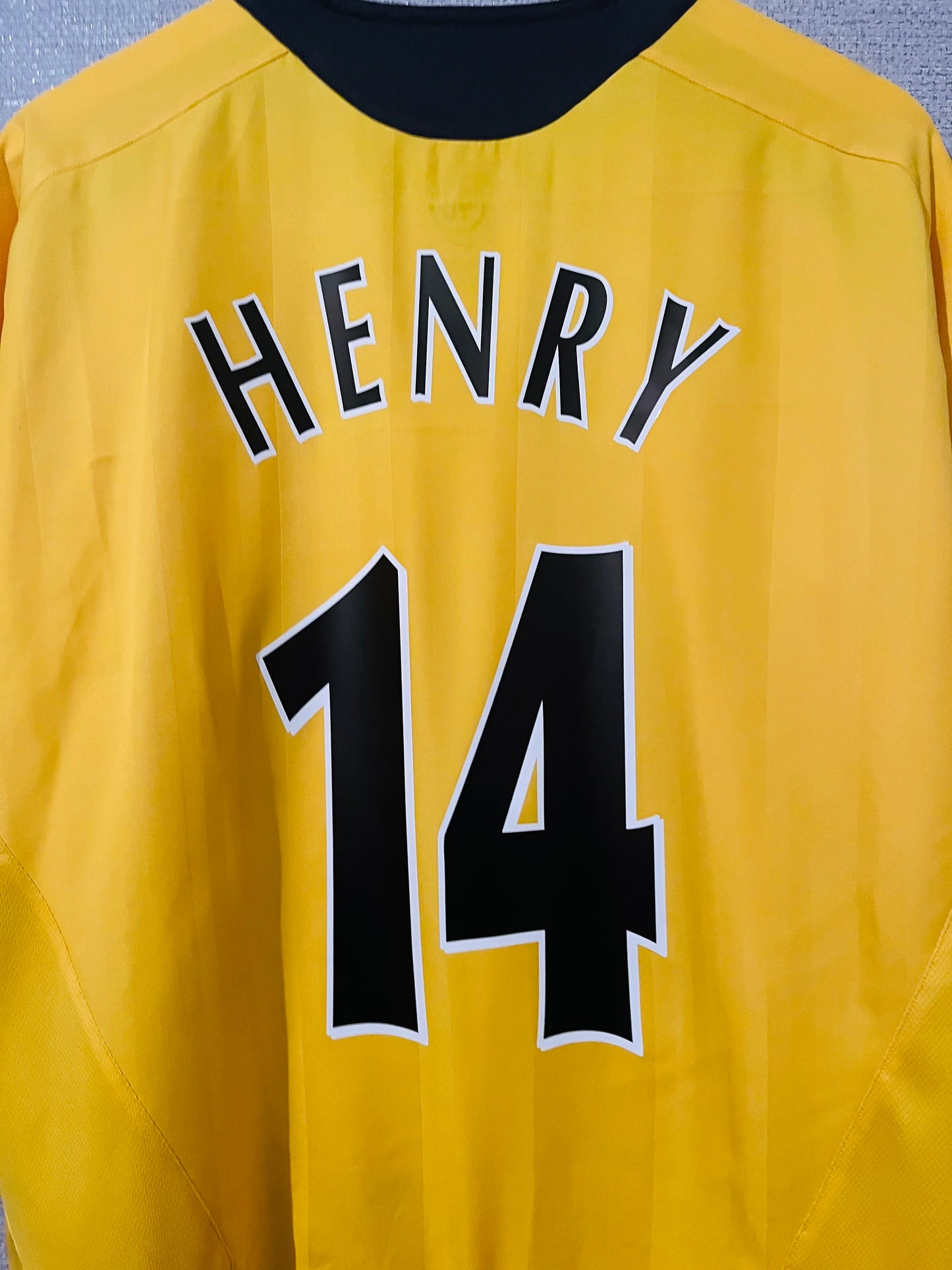 Arsenal away football shirt
2005/06 Henry XL