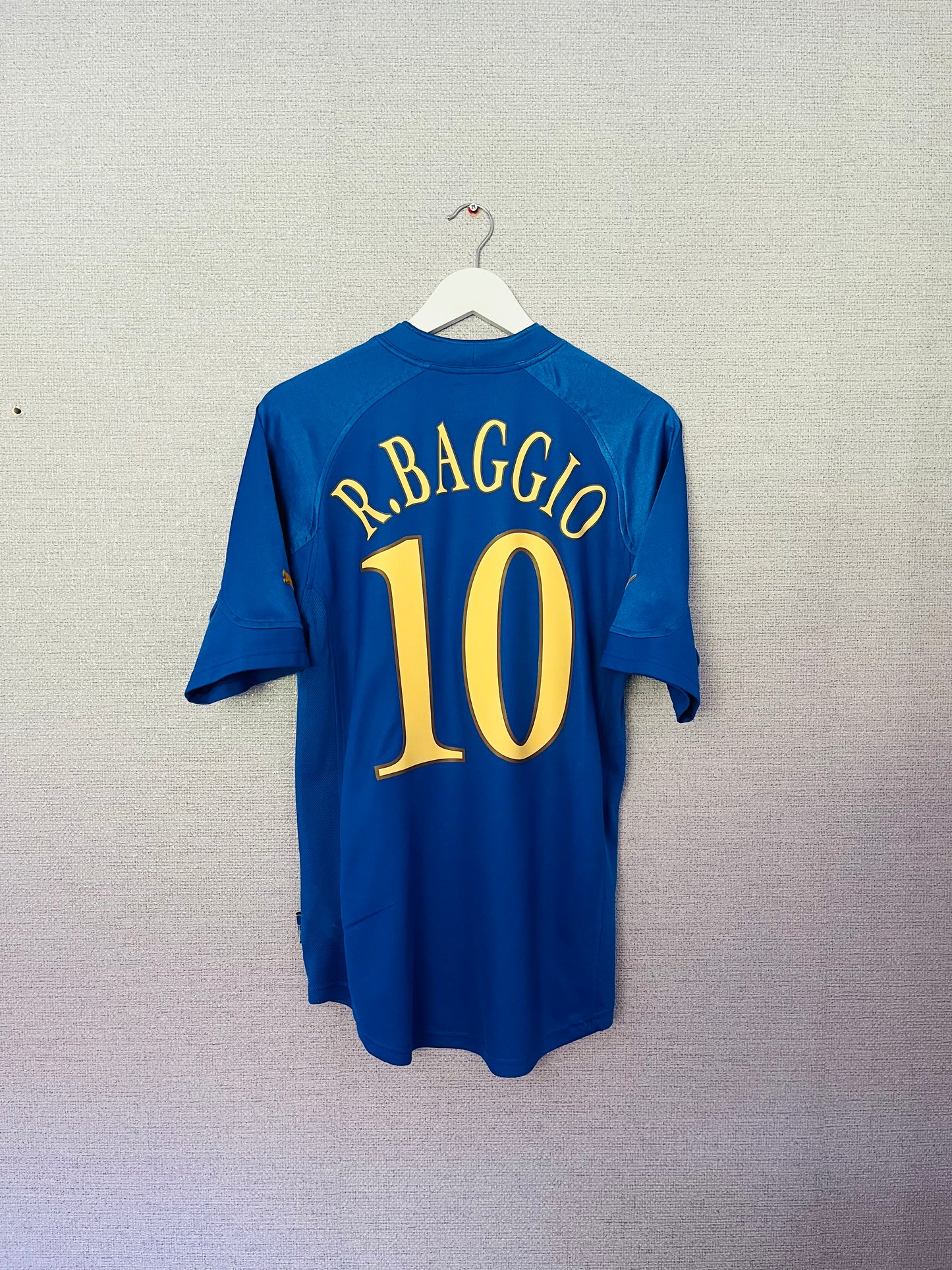 Italy home football shirt 2004/05 Baggio Medium