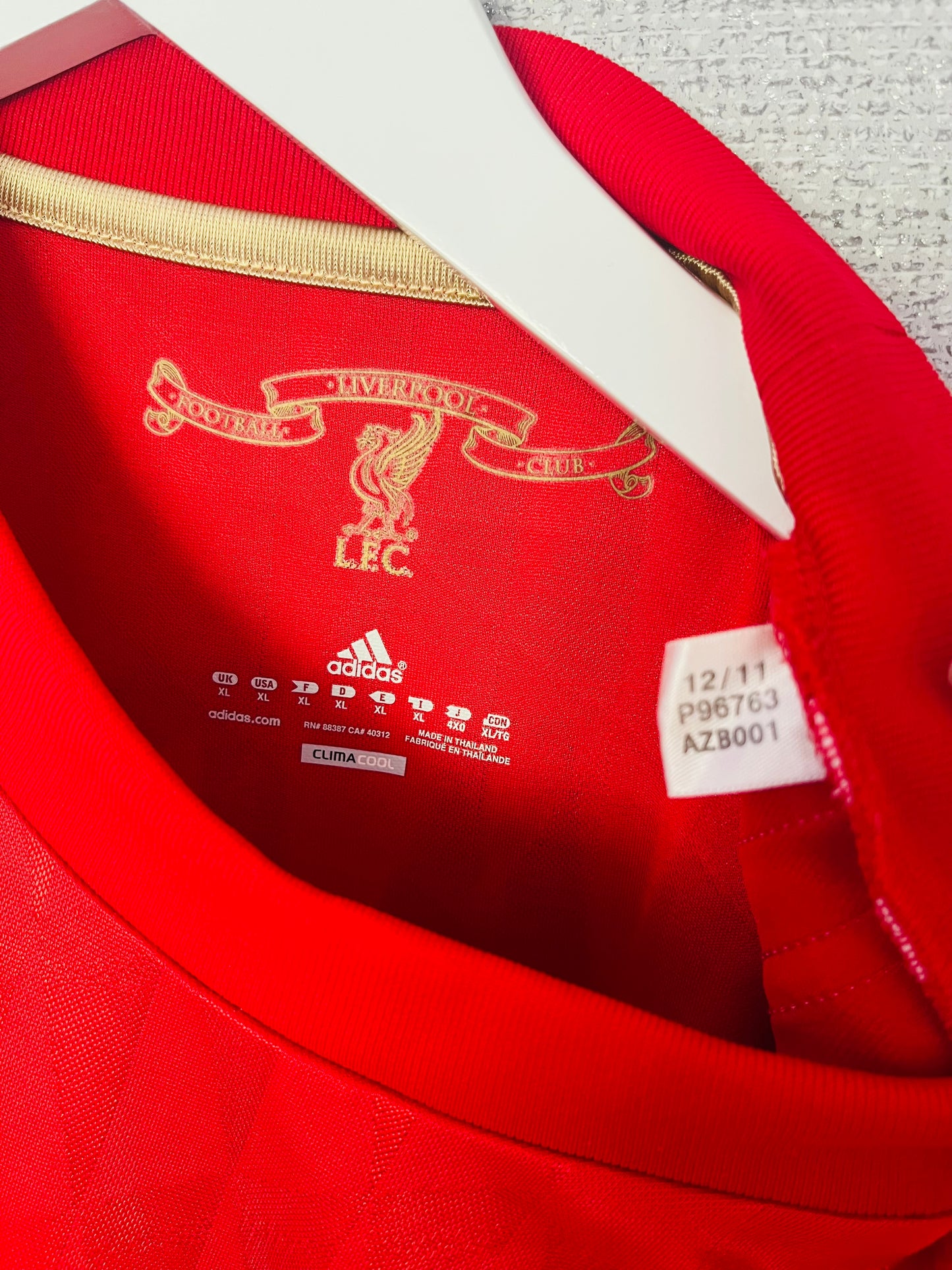 Liverpool home football shirt 2010/12 Suarez XL