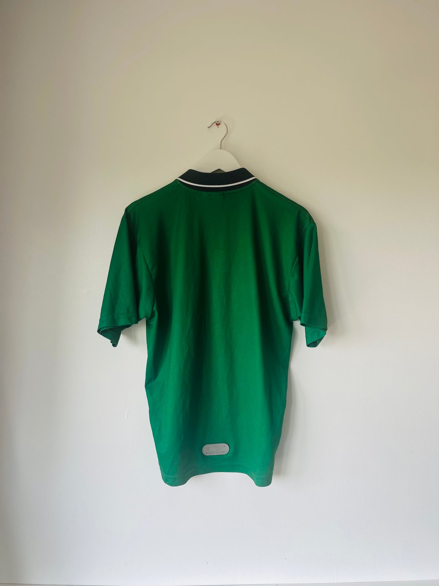 Liverpool away football shirt
1999/2000 Small