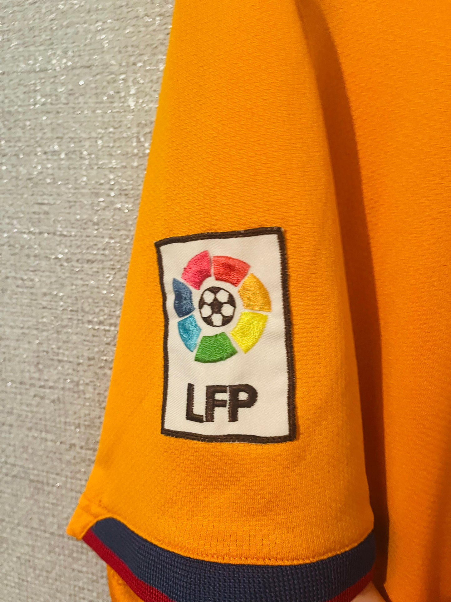 Barcelona away football shirt 2006/07 Iniesta Medium