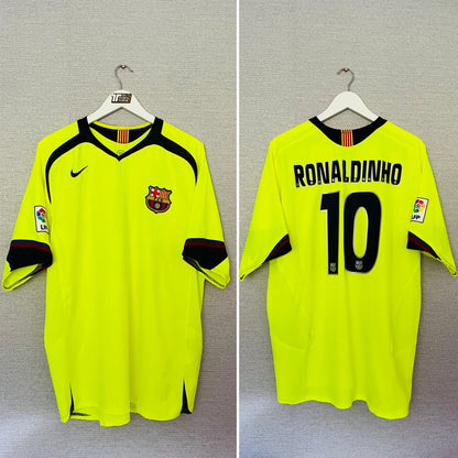 Barcelona away football shirt
2005/06 Ronaldinho XL