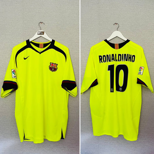 Barcelona away football shirt
2005/06 Ronaldinho XL