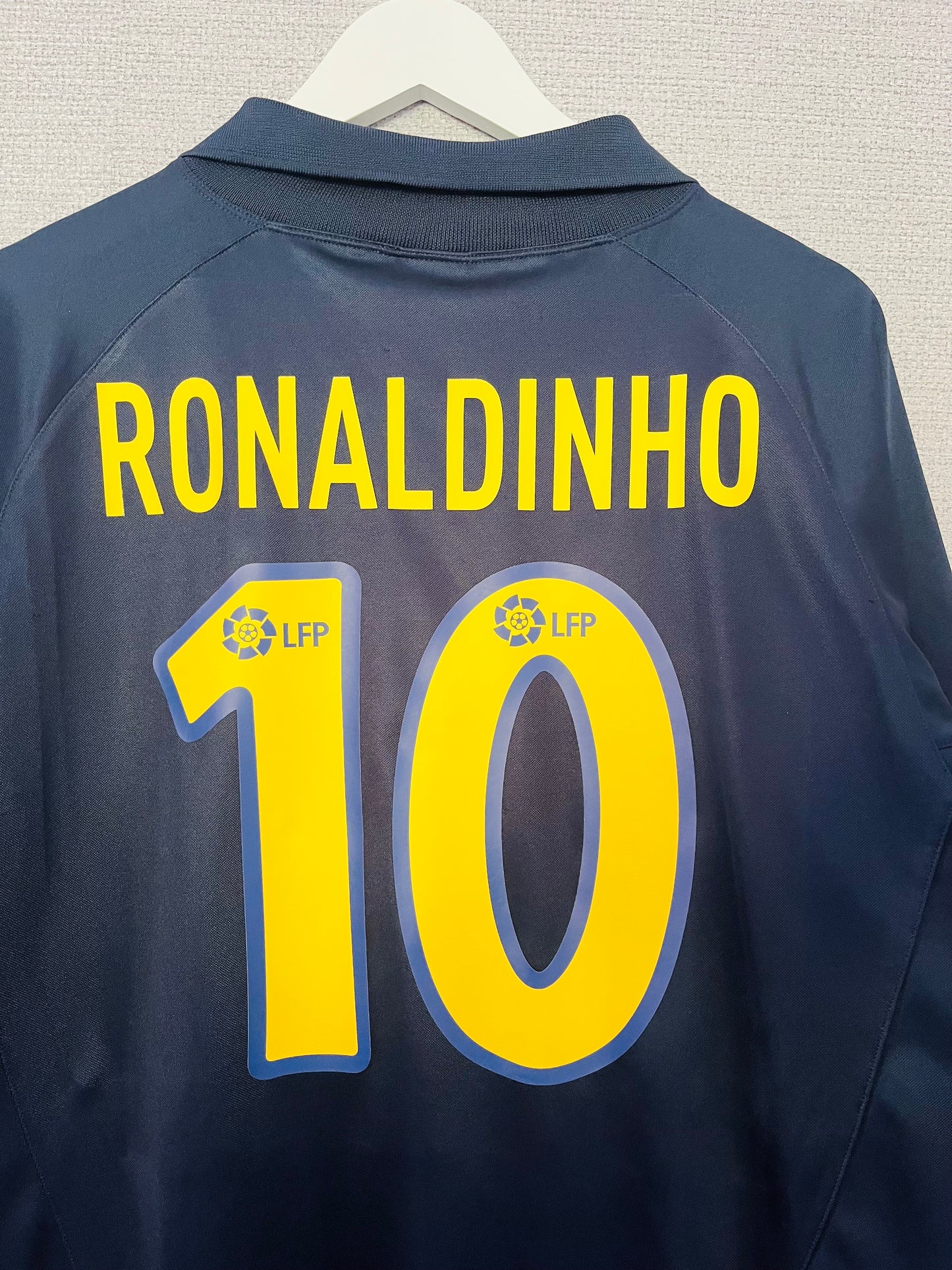 Barcelona away football shirt 2003/04 Ronaldinho Large