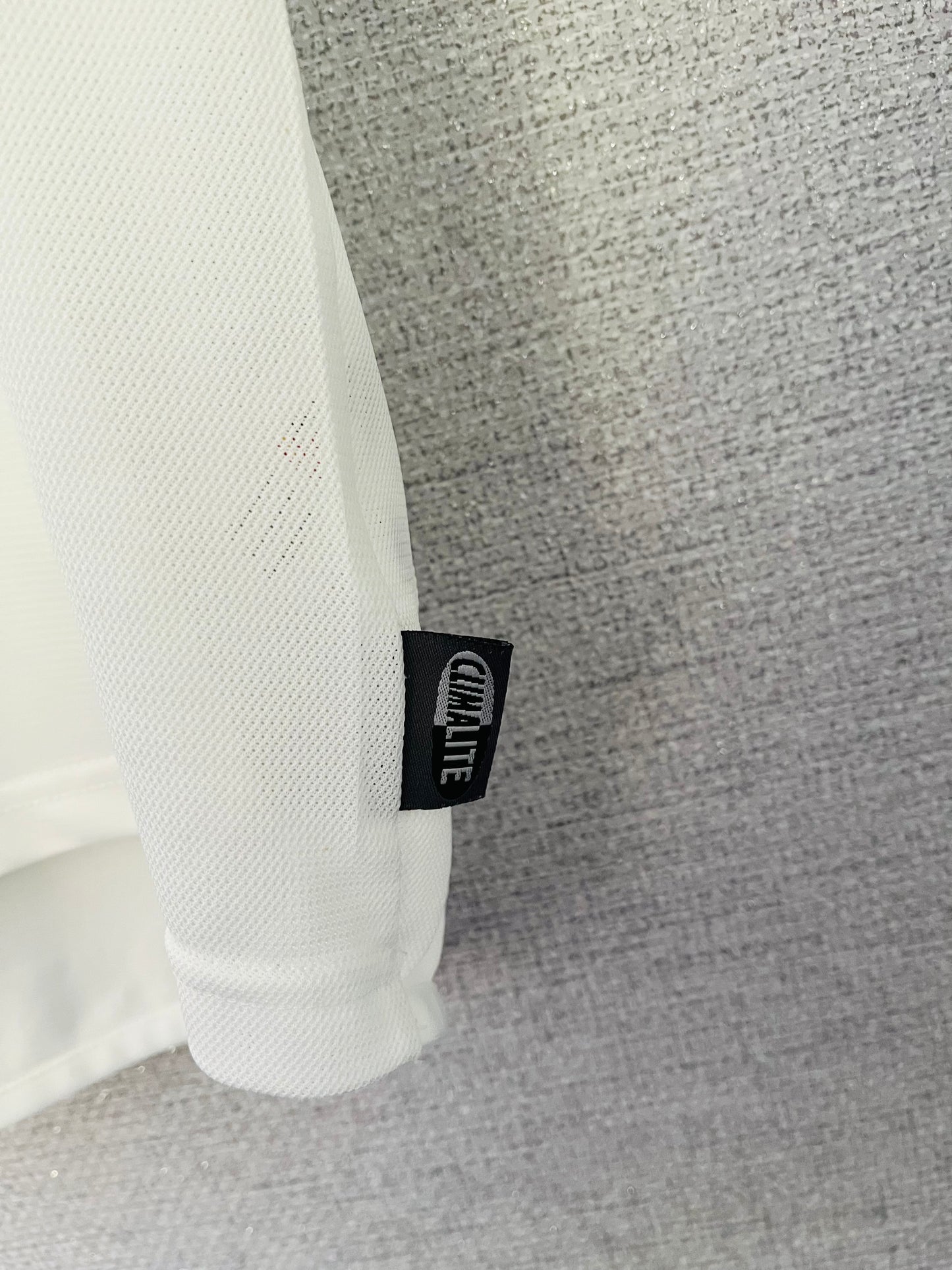 Real Madrid home football shirt
2003/04 R9 Medium