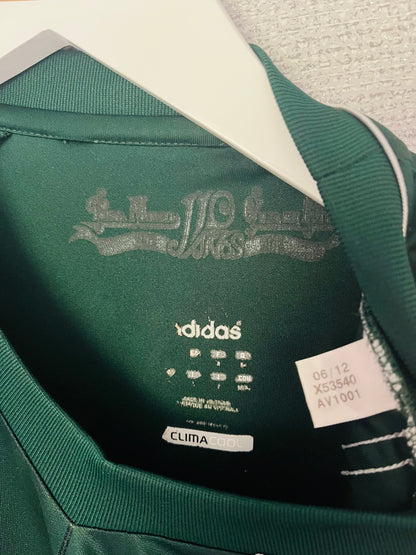 Real Madrid third football shirt
2012/13 CR7 Medium