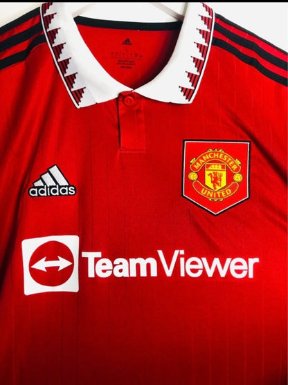 Manchester United home football shirt

Mainoo large 2022/23