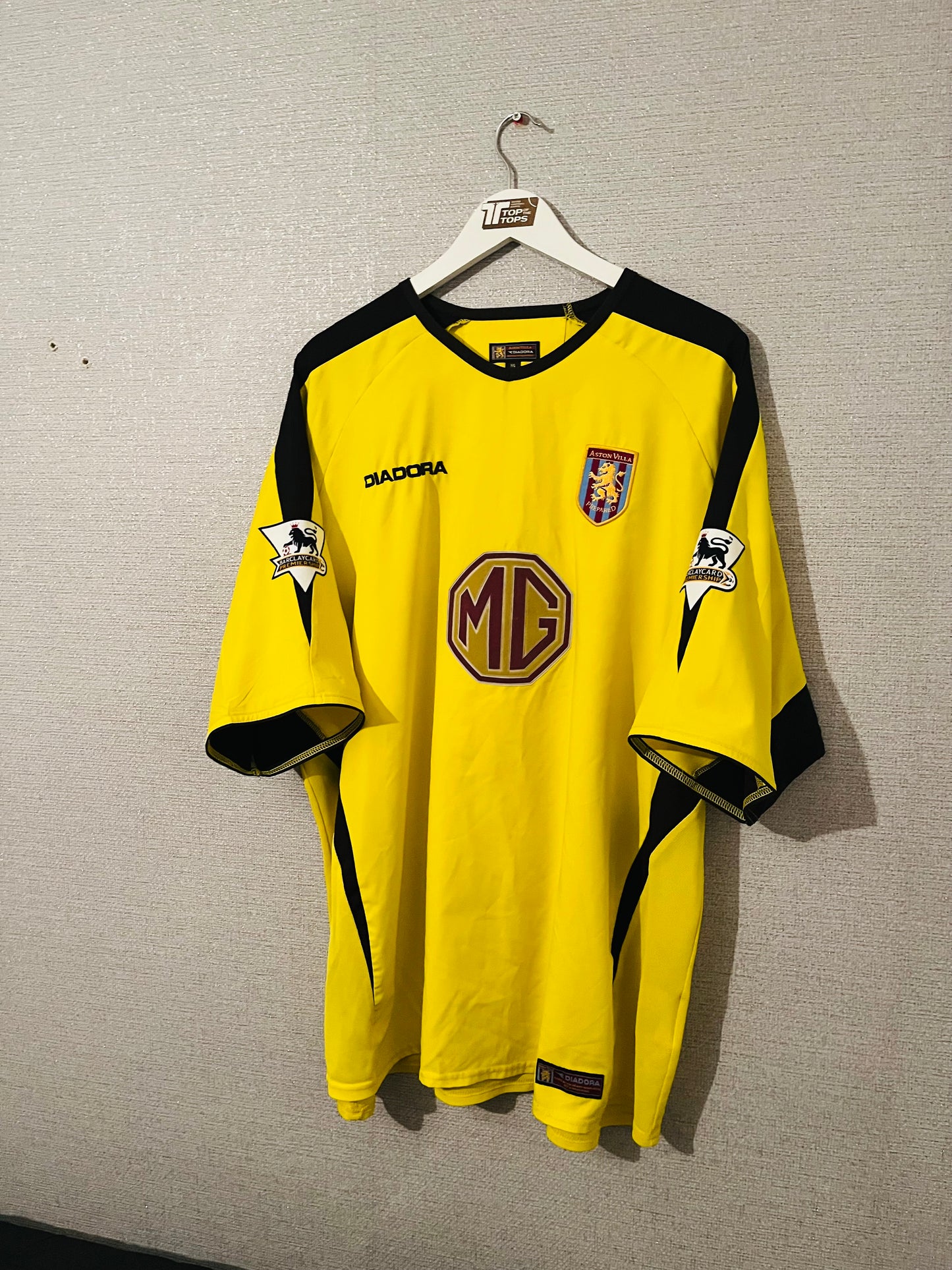 Aston Villa away football shirt
2003/04 Mellberg XXL