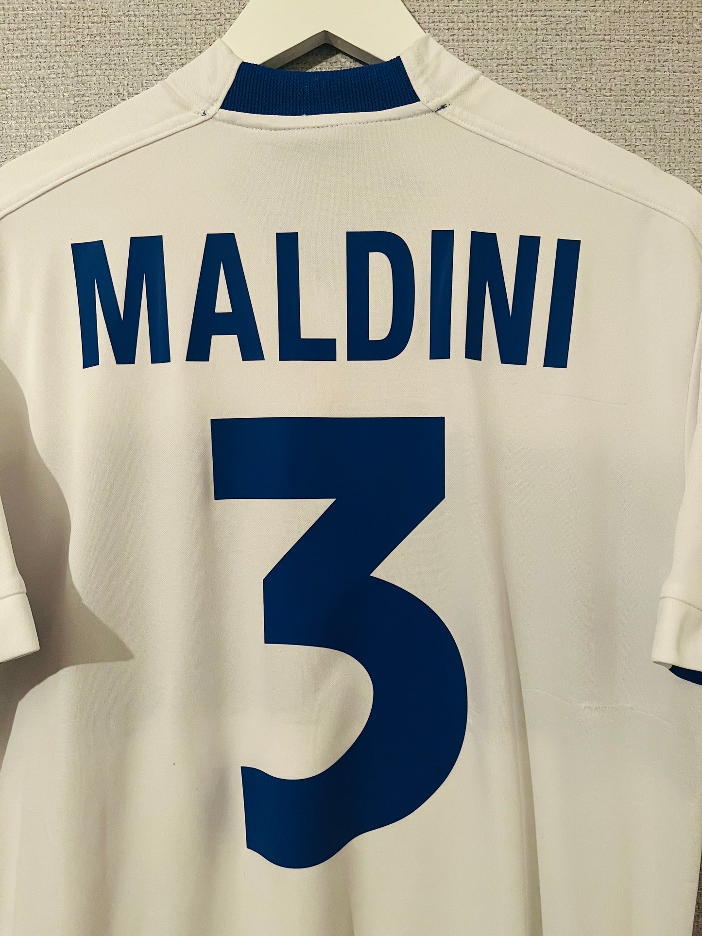 Italy away football shirt 1998/2000 Maldini Medium