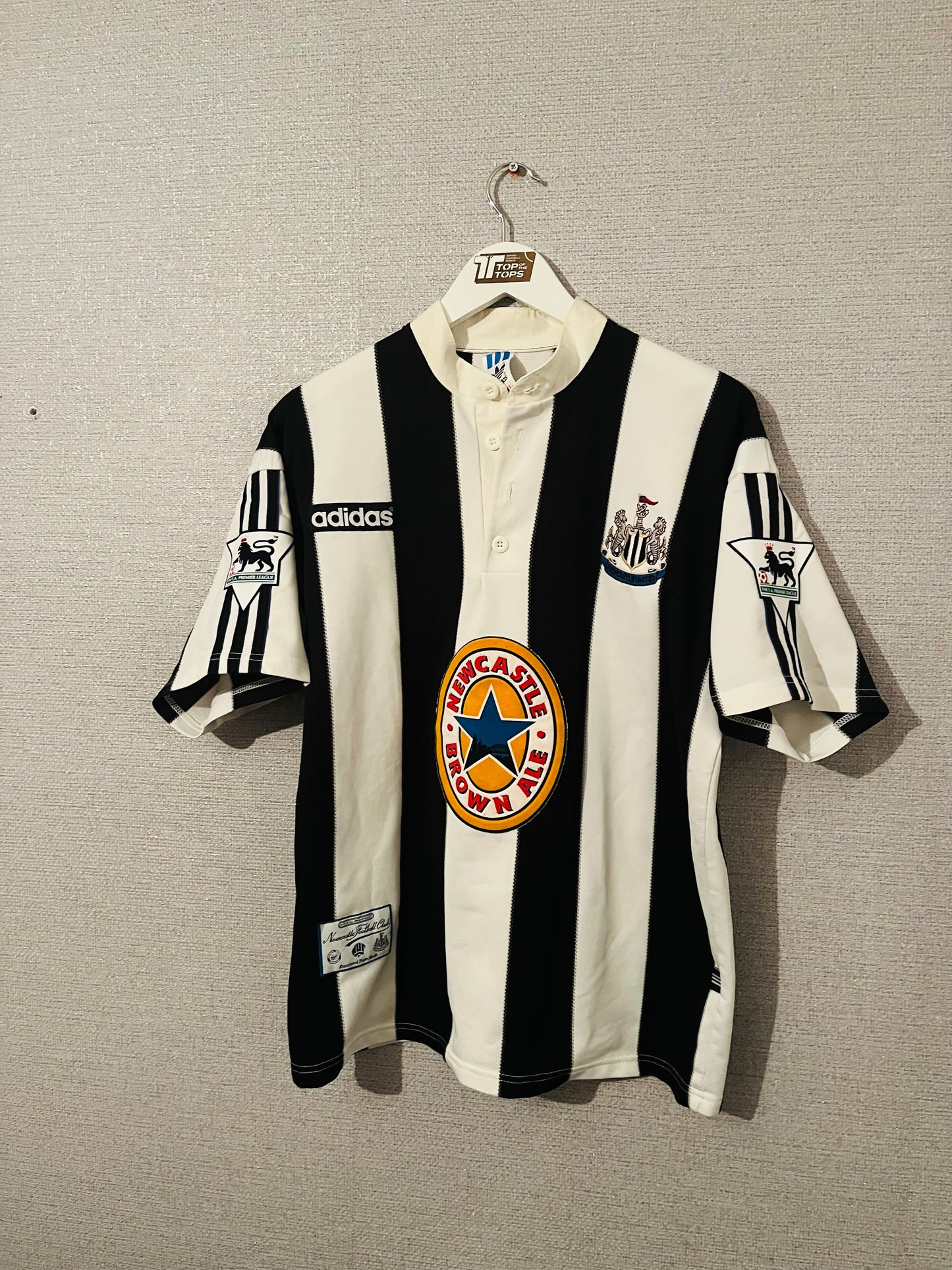Newcastle United home football shirt 1995/97 Asprilla Medium